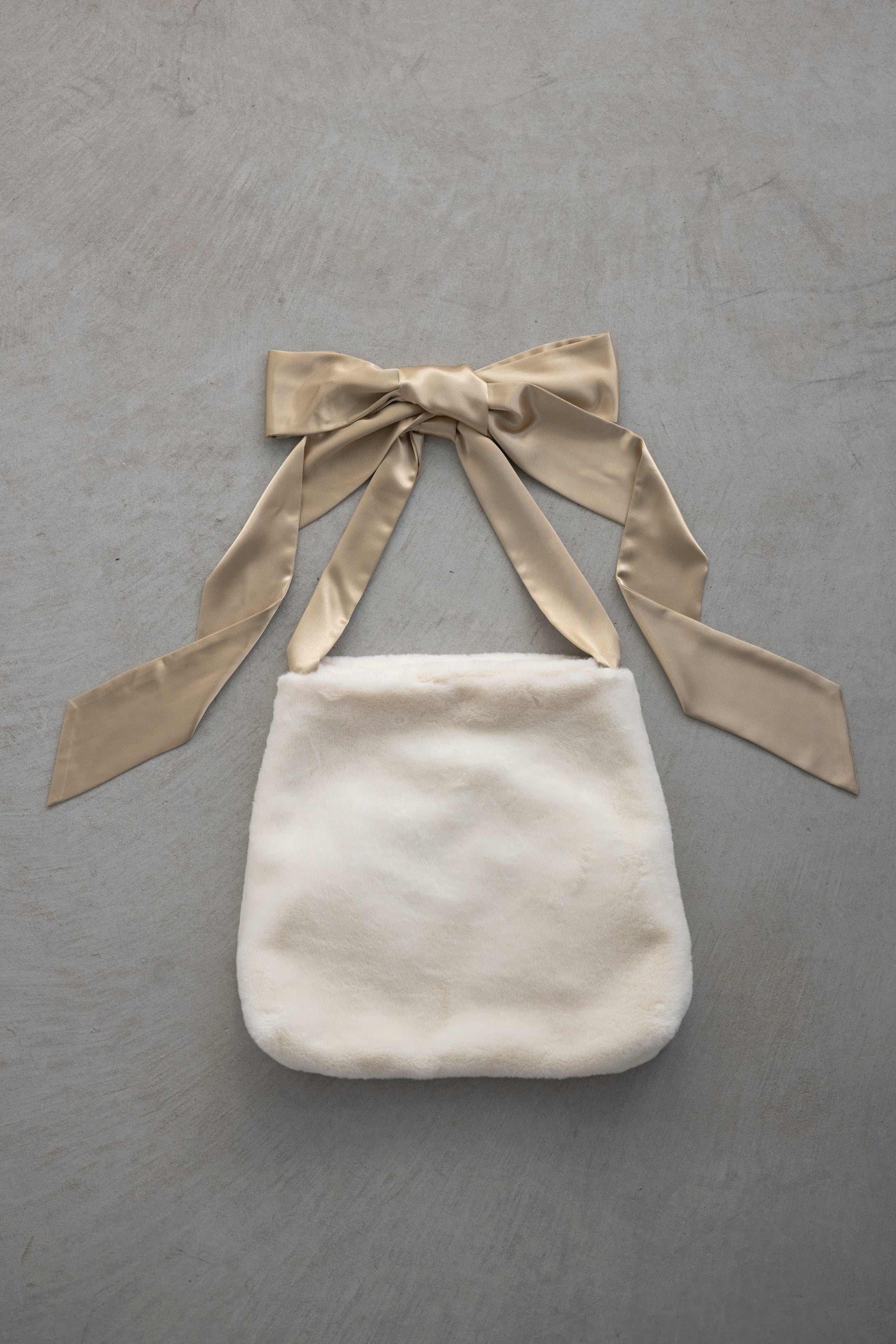 fur big ribbon tote bag