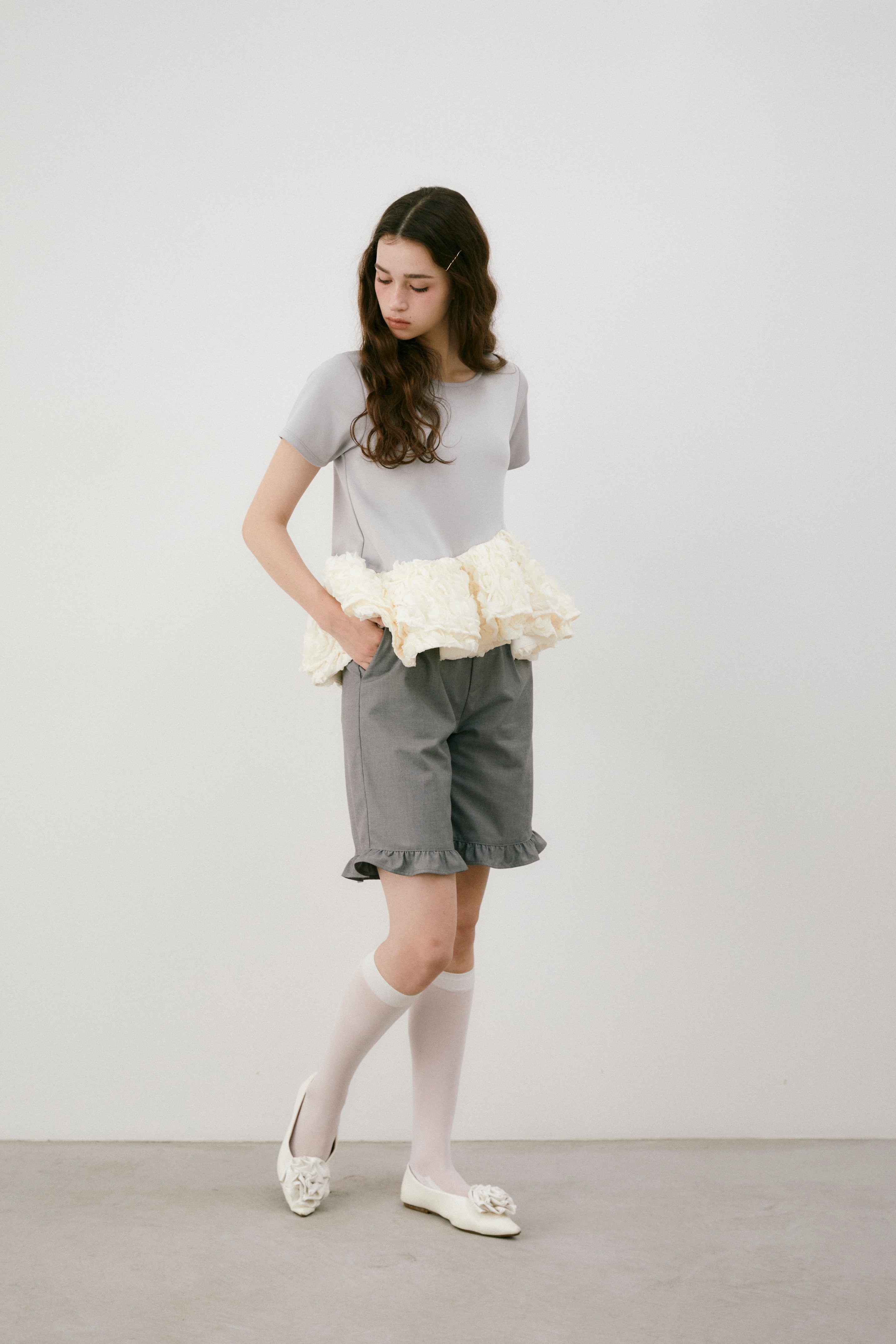 frill tuck half pants