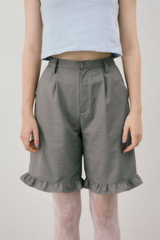 frill tuck half pants