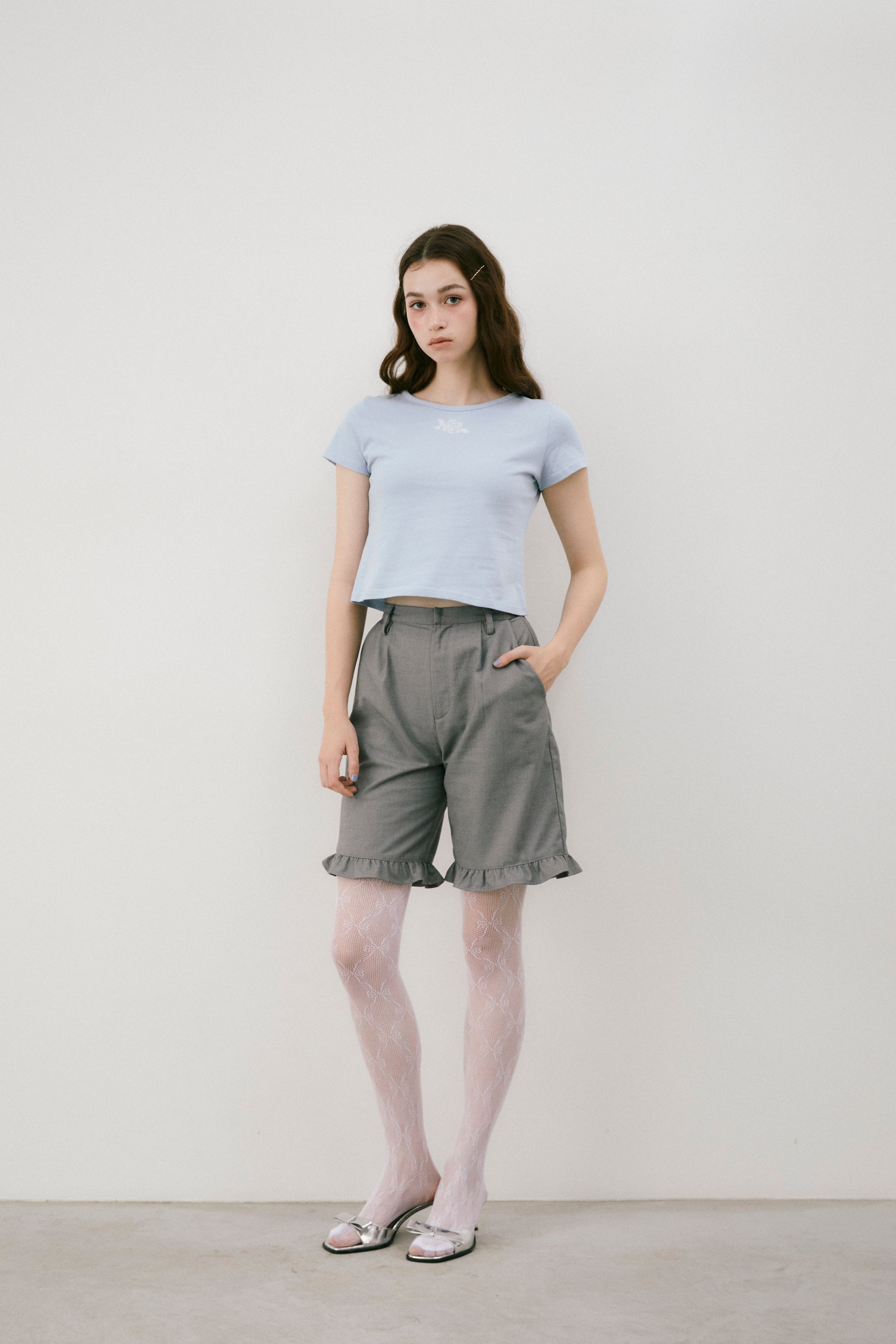 frill tuck half pants