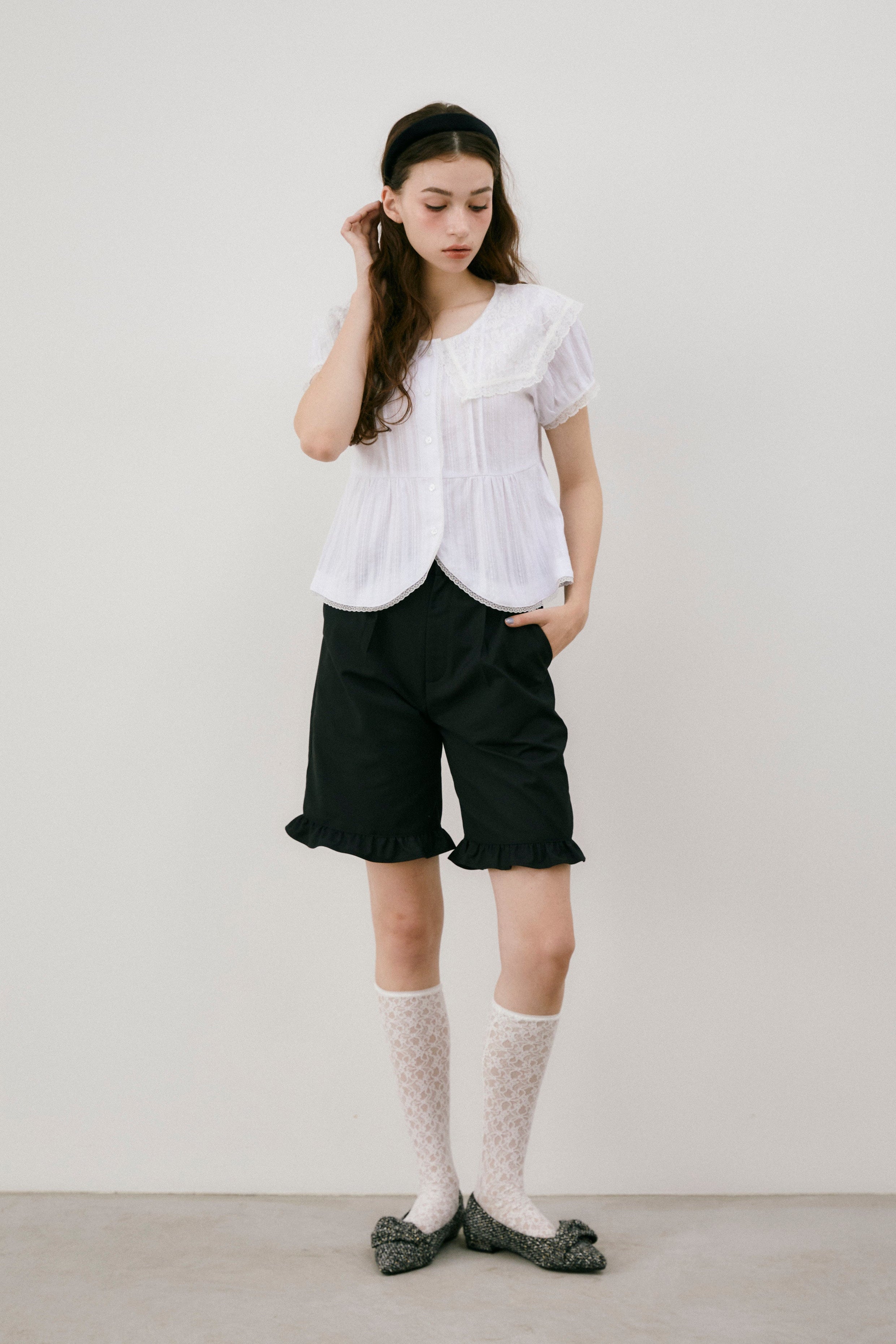 frill tuck half pants