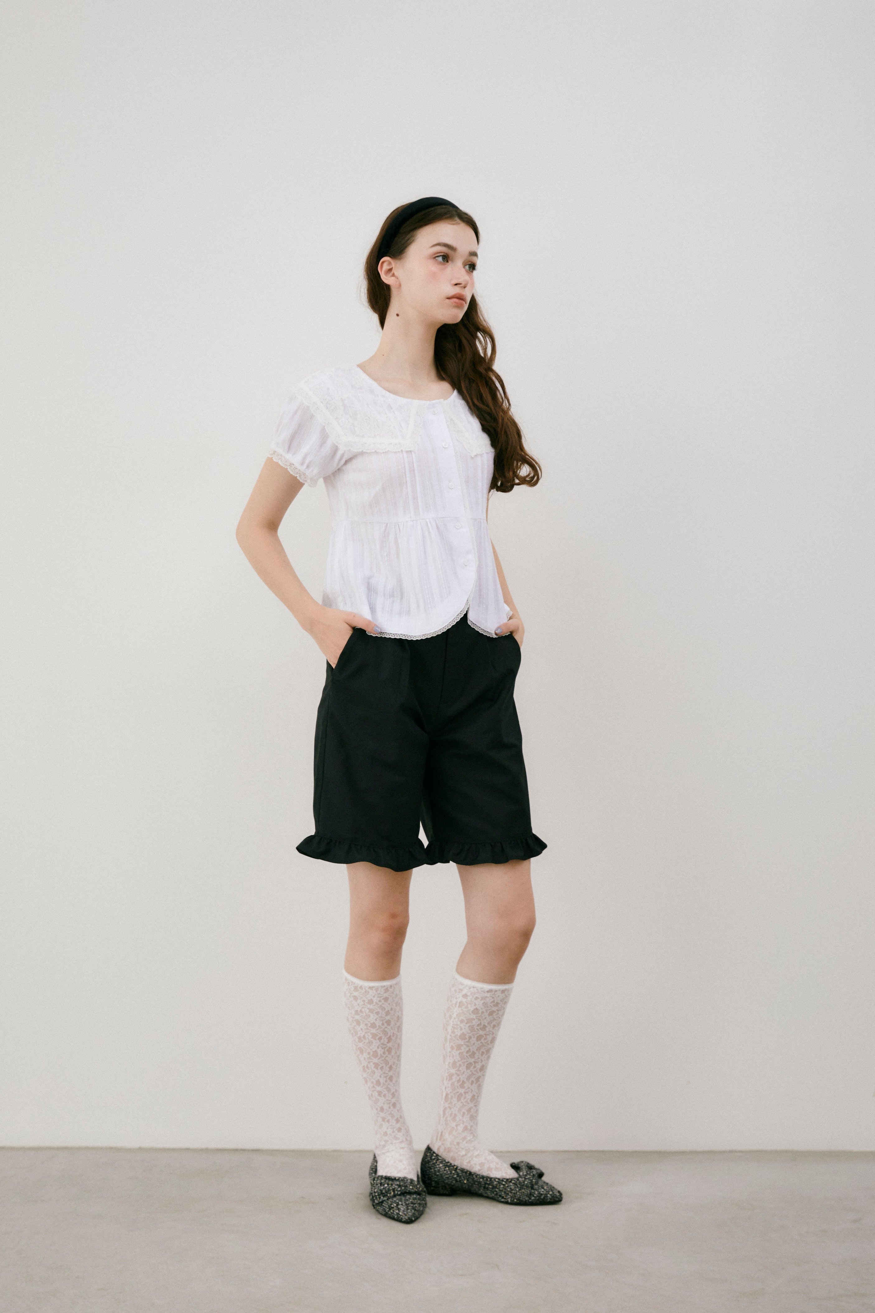 frill tuck half pants