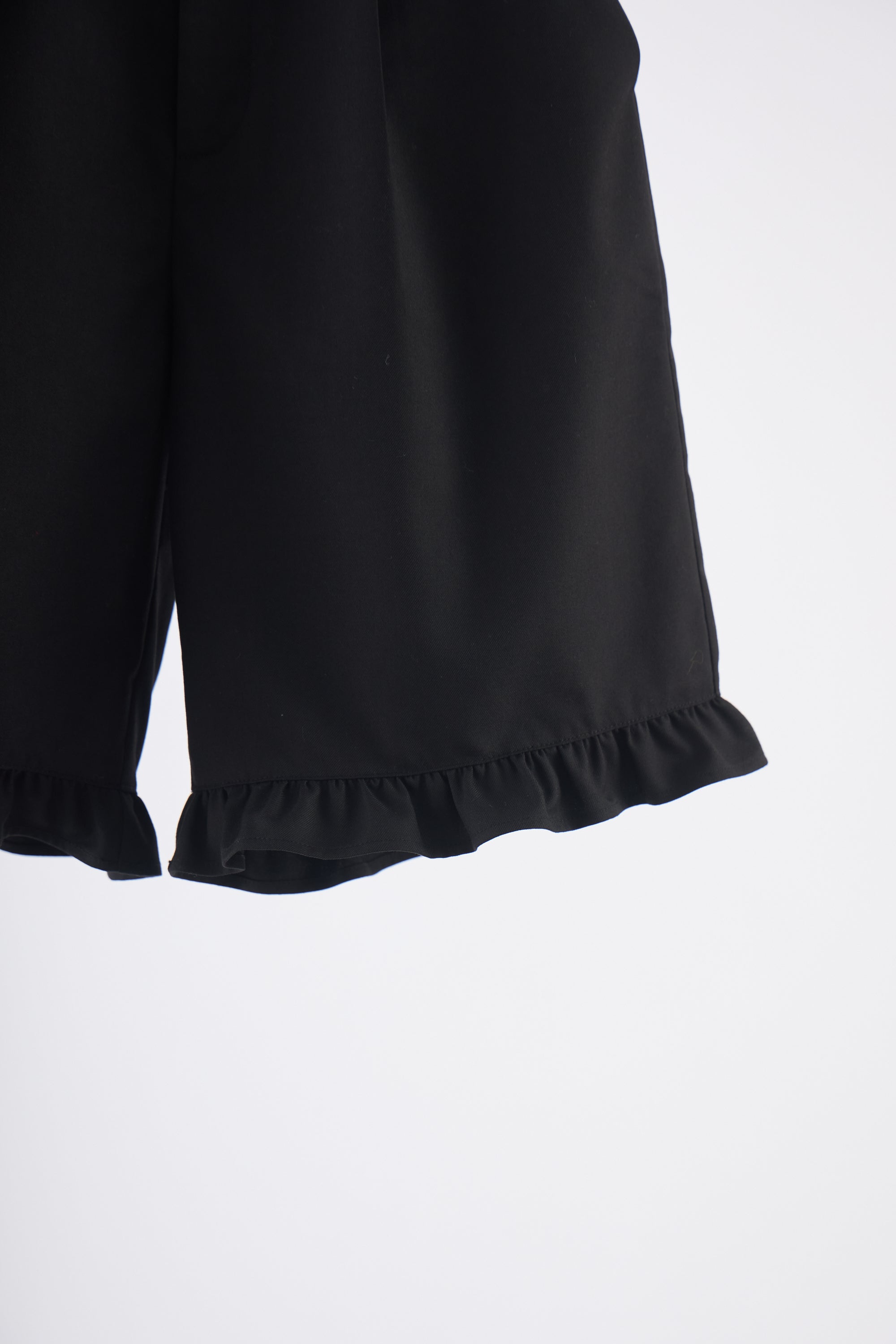 frill tuck half pants