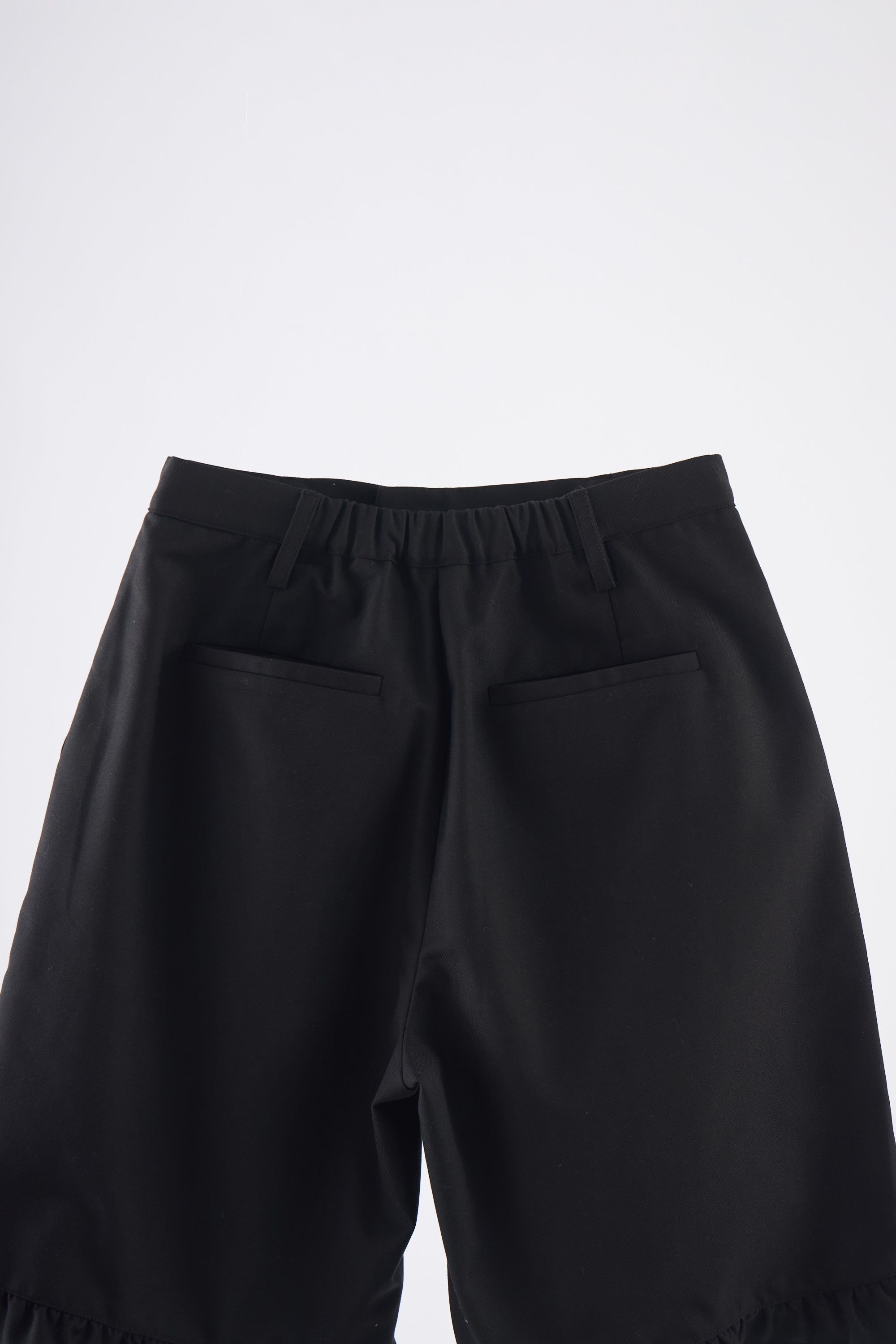 frill tuck half pants