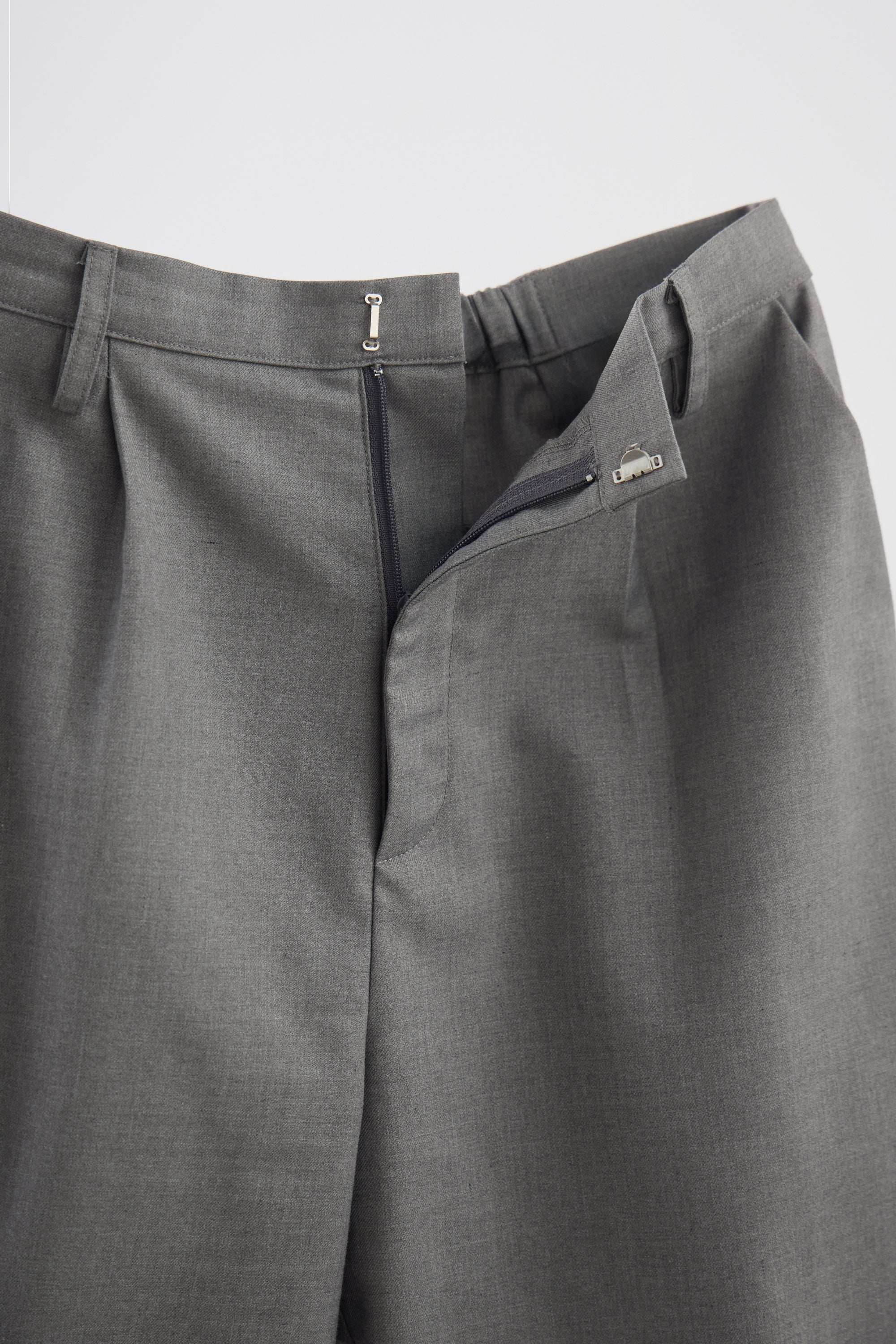 frill tuck half pants