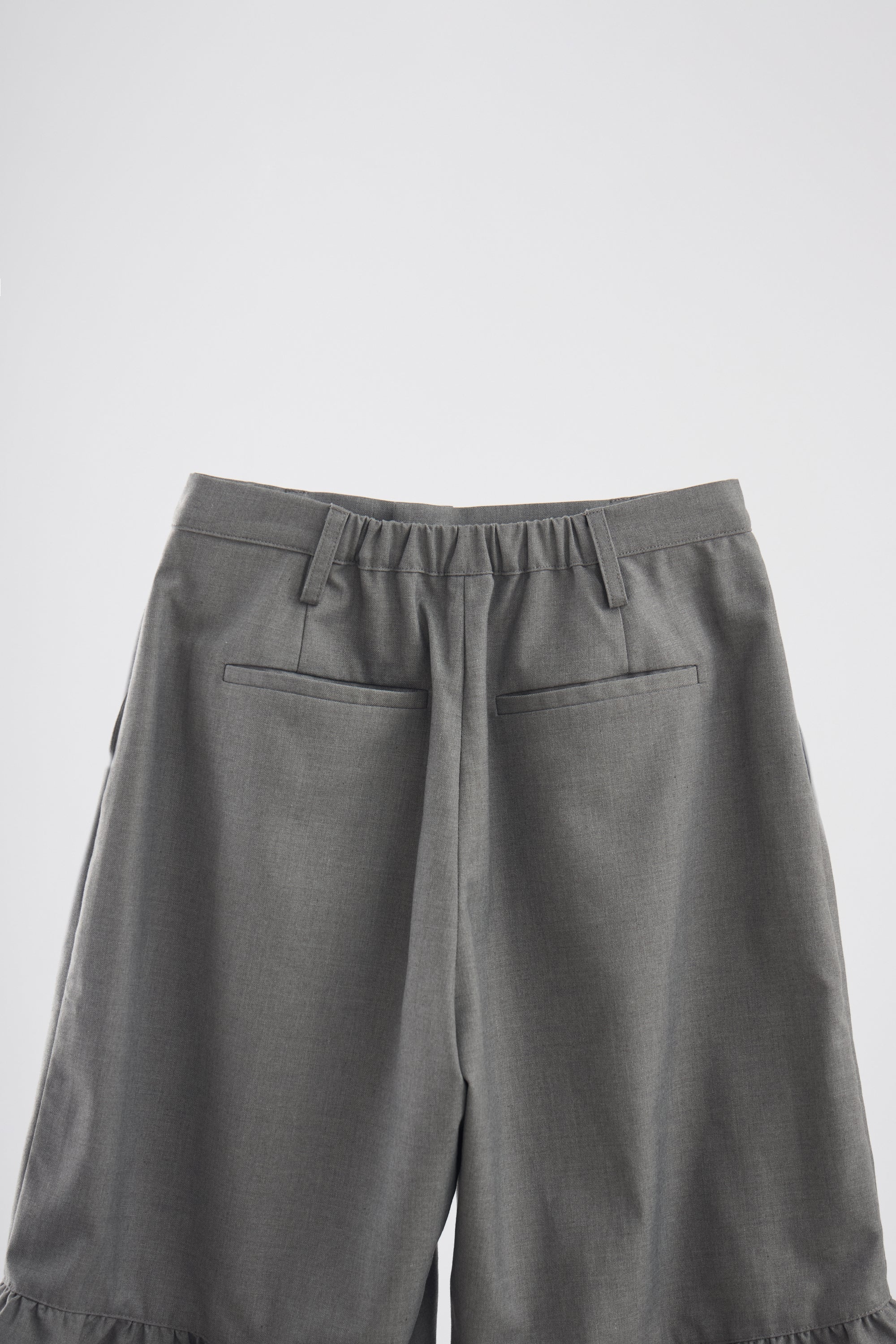 frill tuck half pants