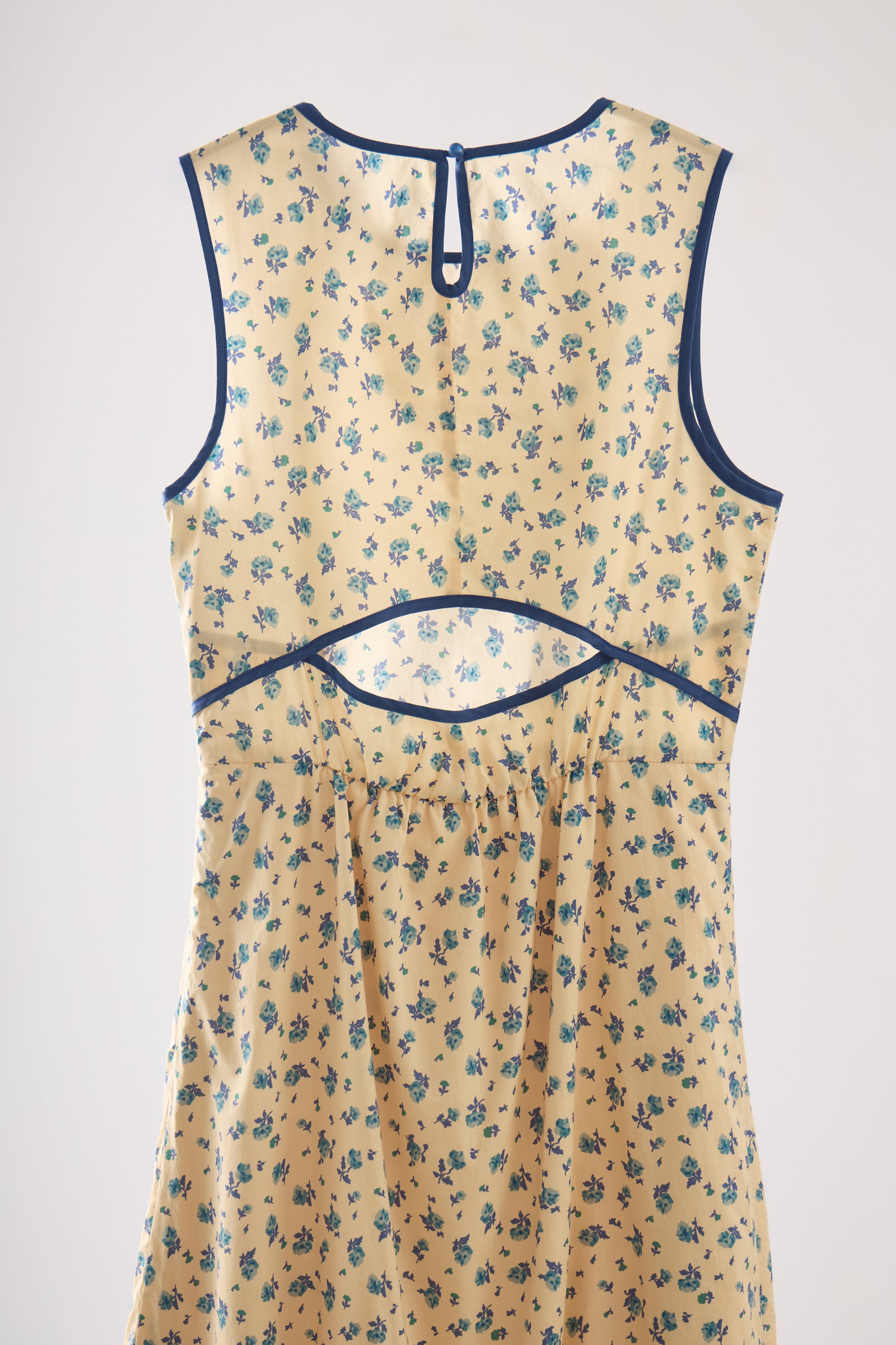 back cut onepiece – idem