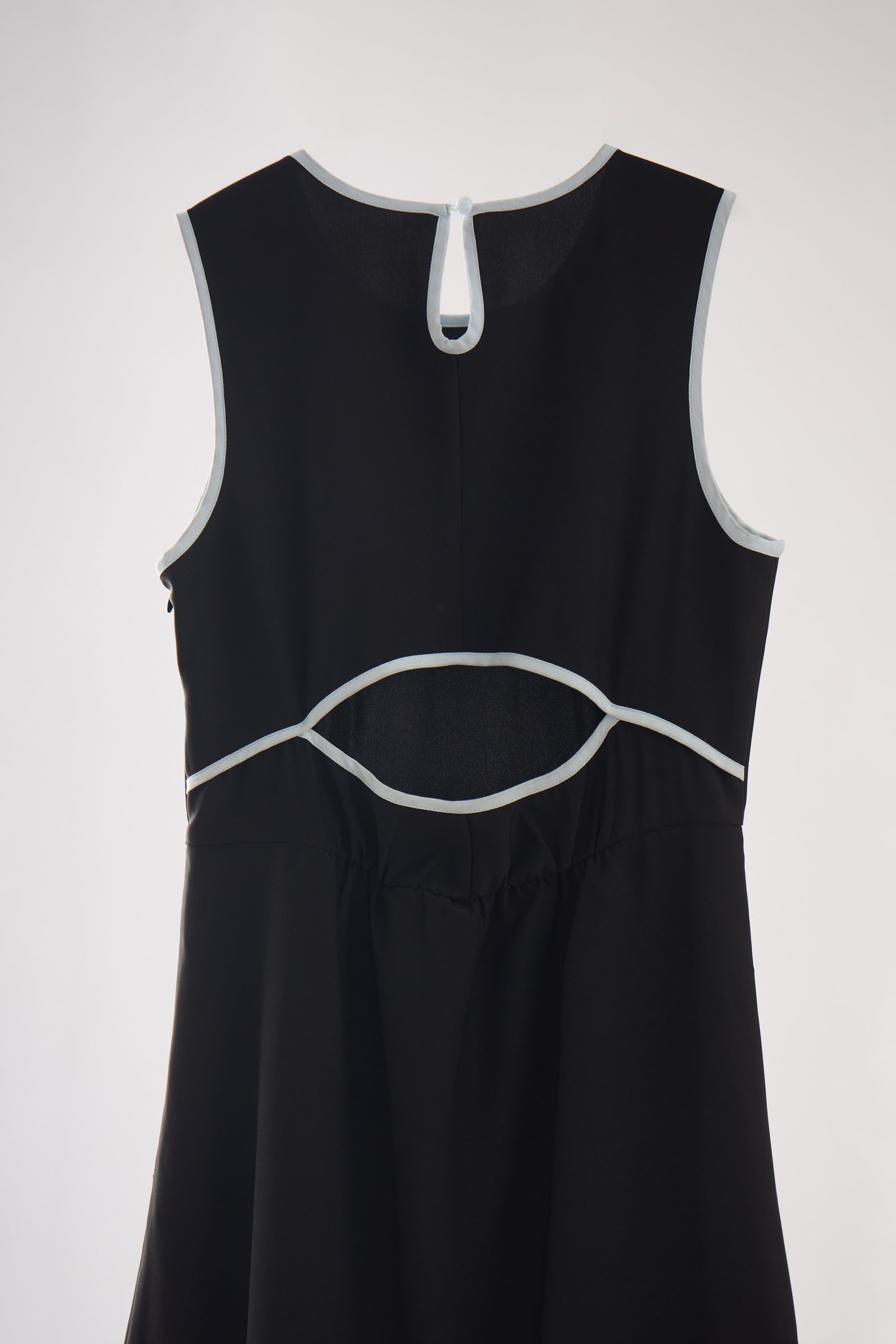 back cut onepiece