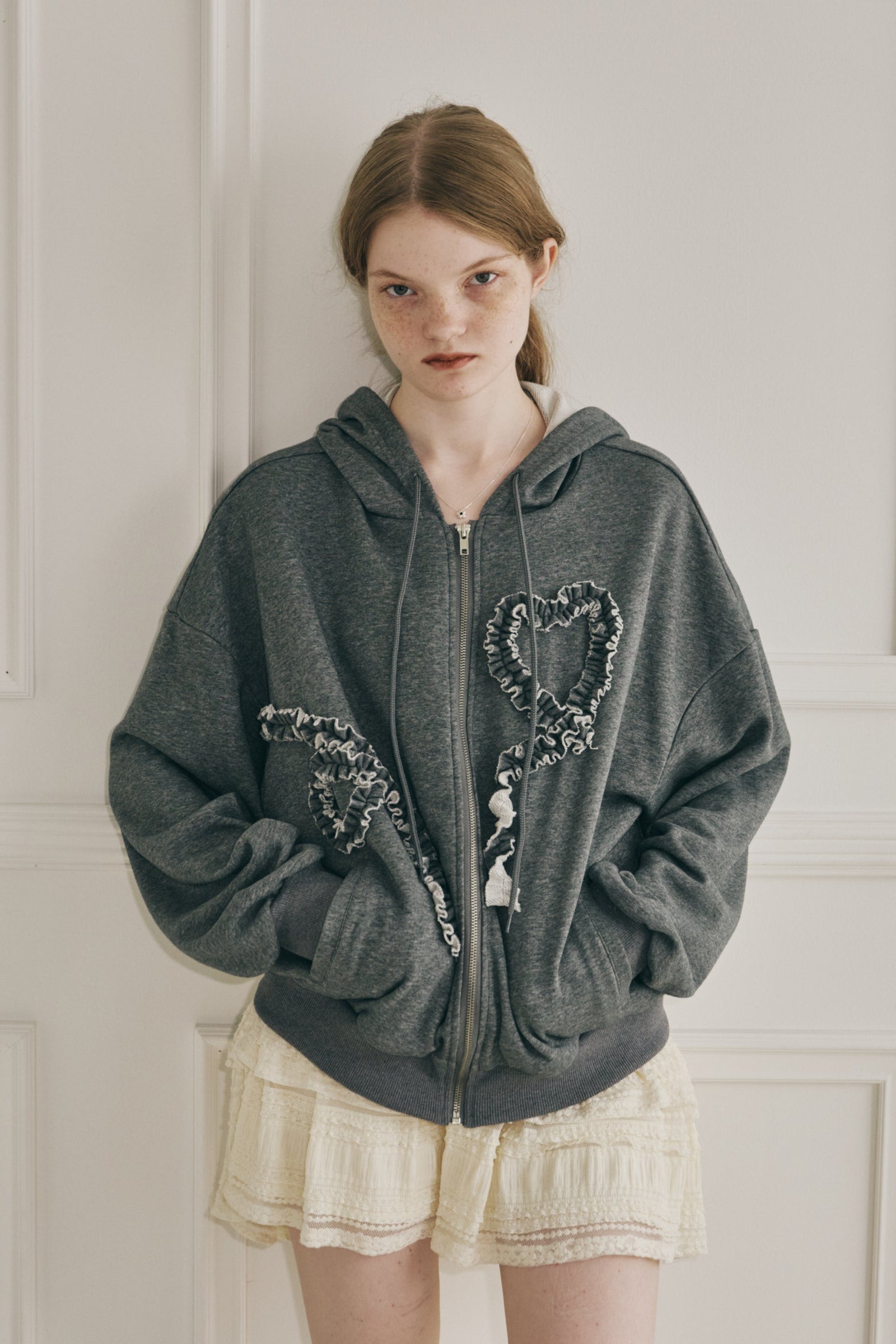 トップス idem heart frill hoodie 0806_idem1060_63c71f85-c0f0-