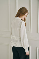 many frill blouse