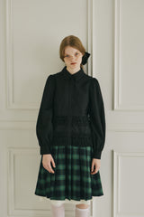 many frill blouse