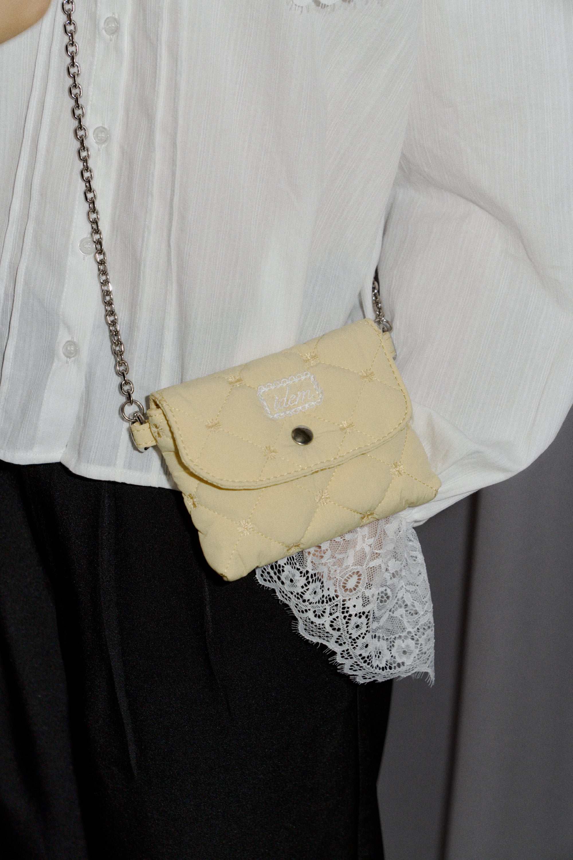 paddet chain pouch bag