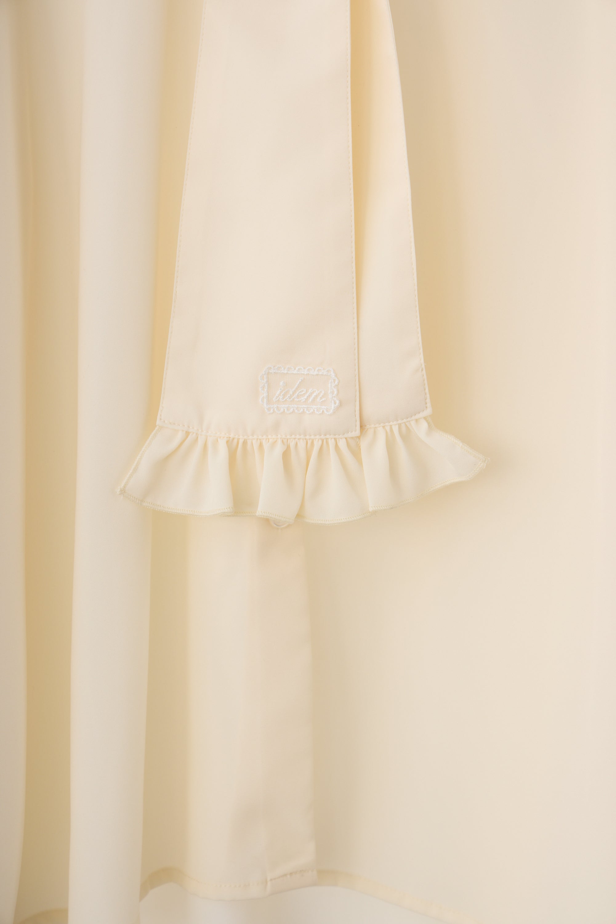 volume sleeve frill tie blouse