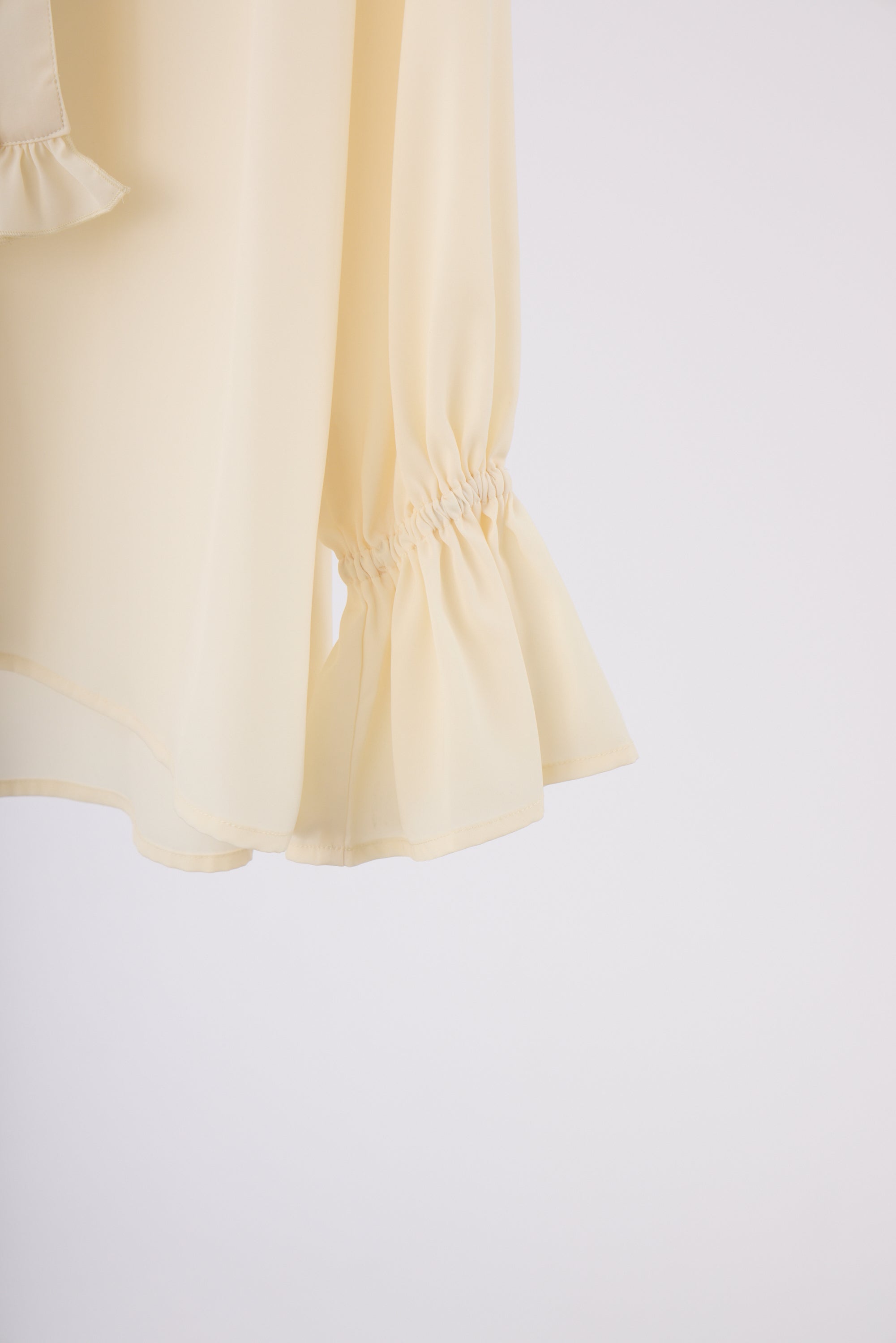 volume sleeve frill tie blouse
