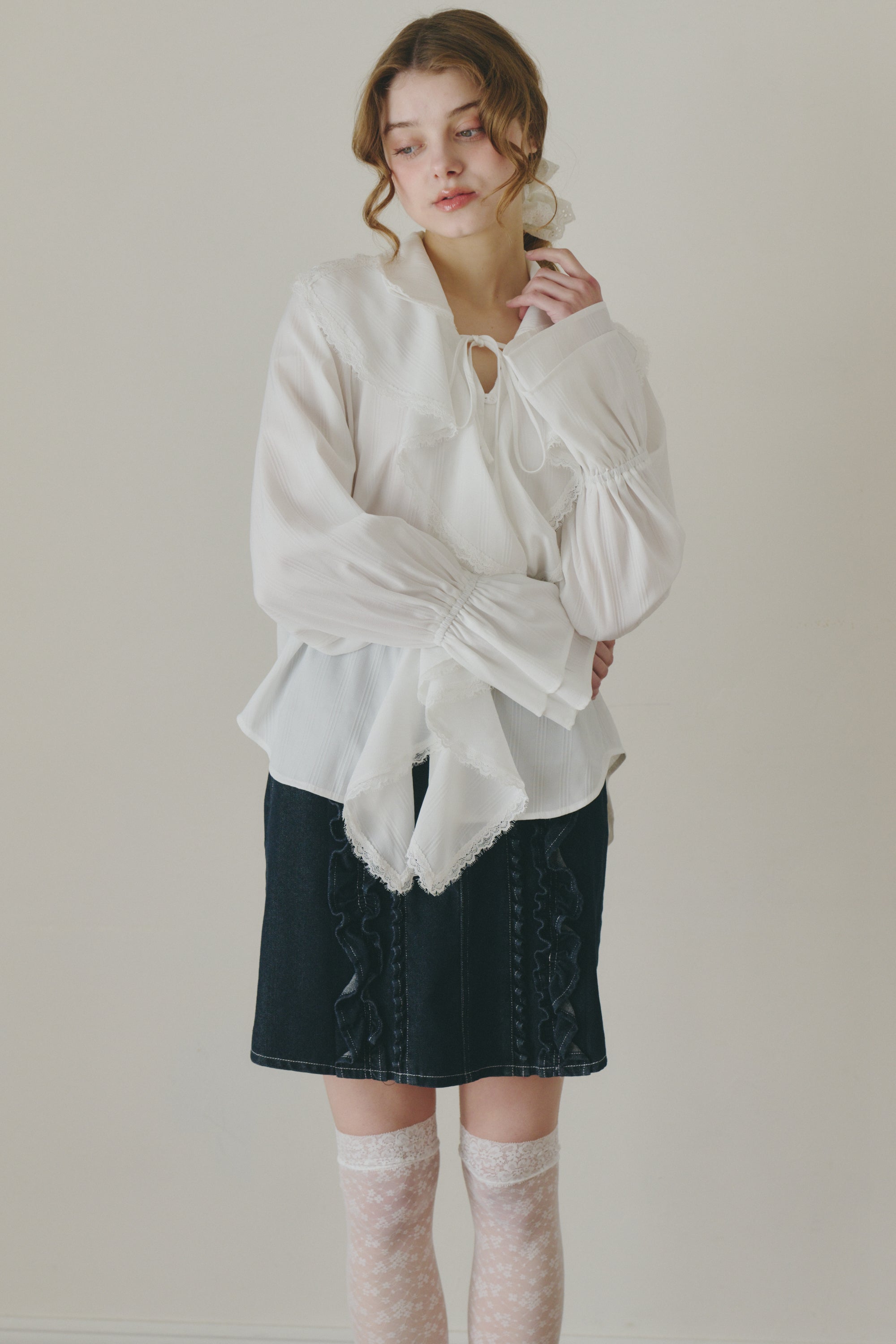 ruffle collared blouse