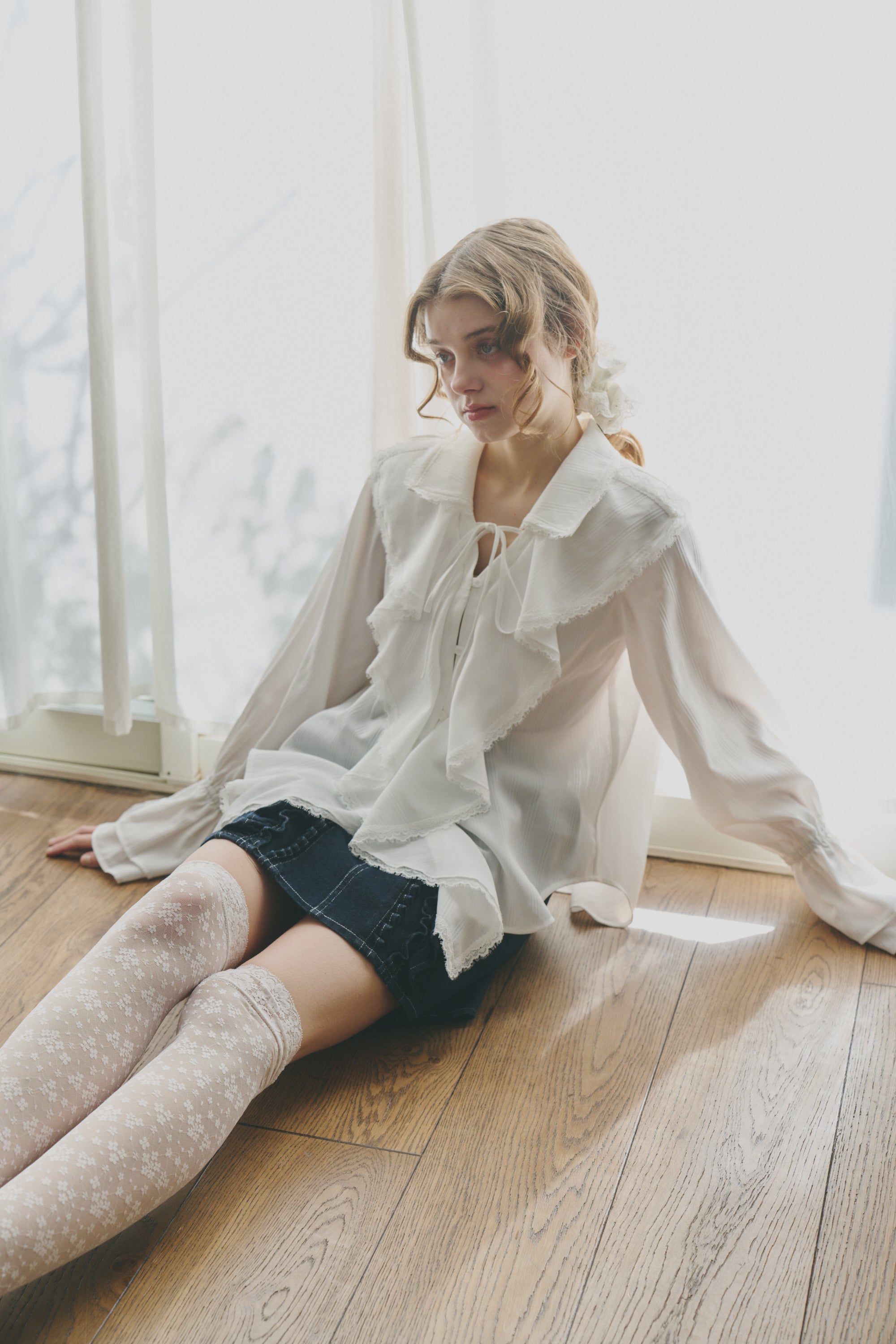 ruffle collared blouse