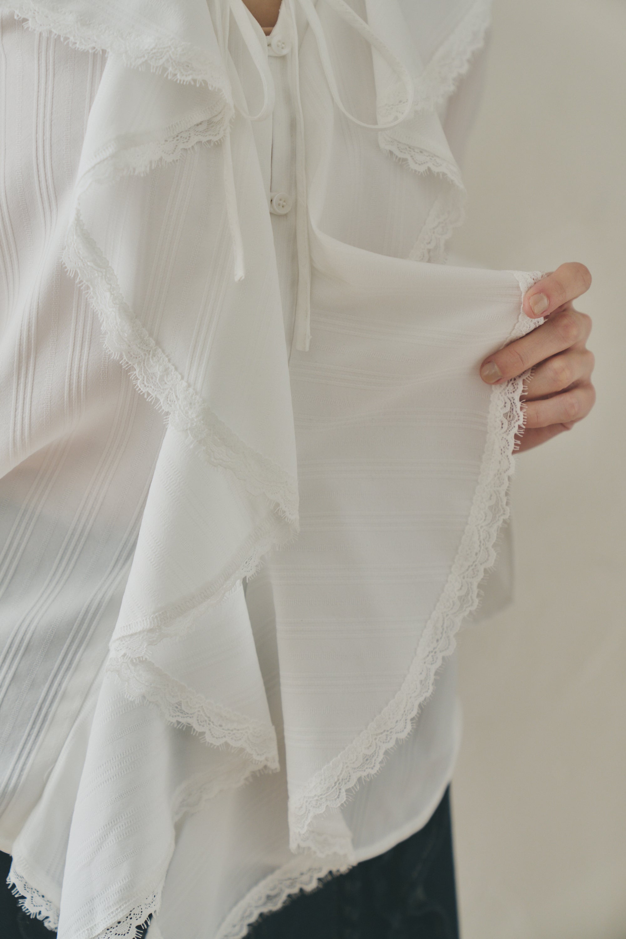 ruffle collared blouse