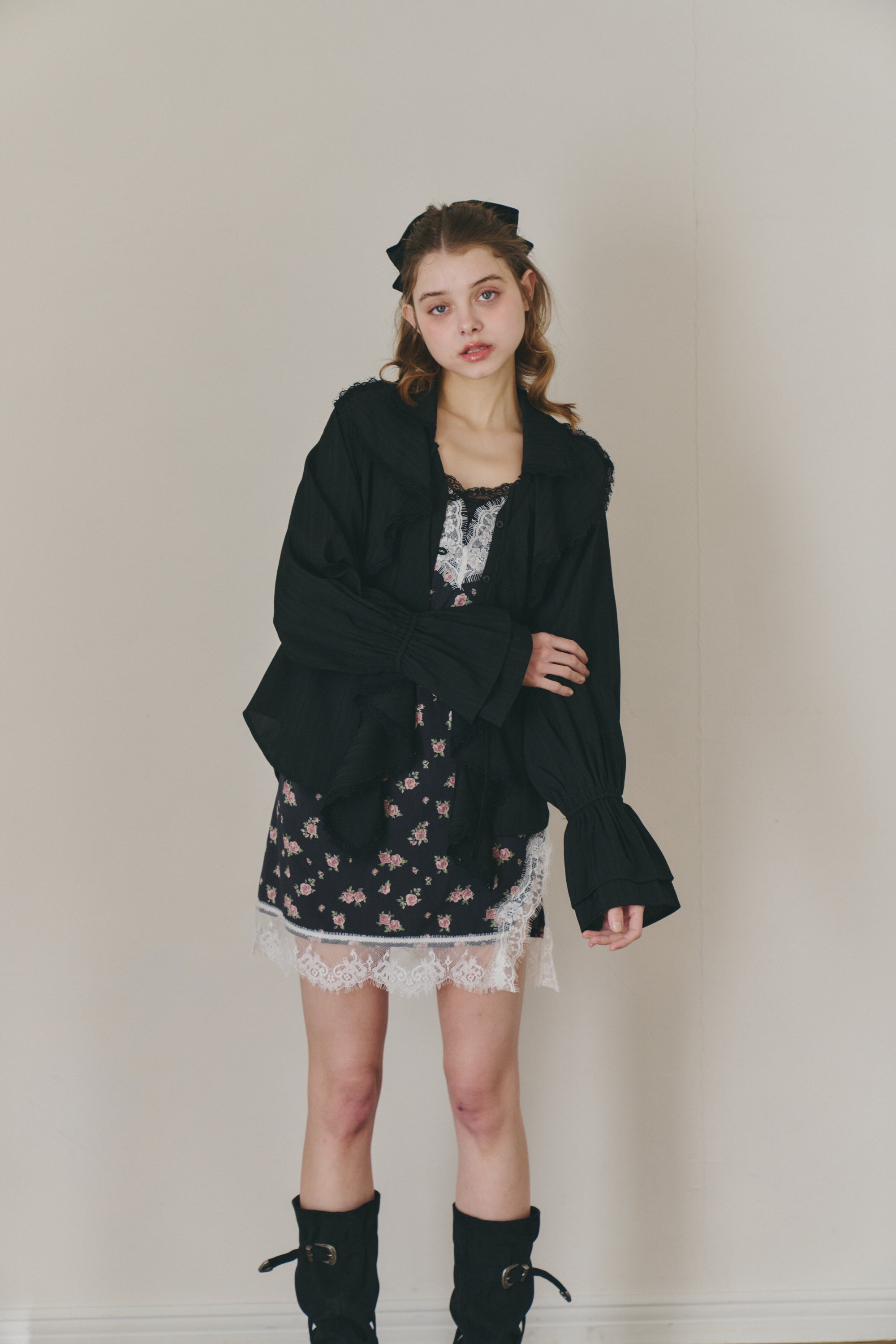 ruffle collared blouse