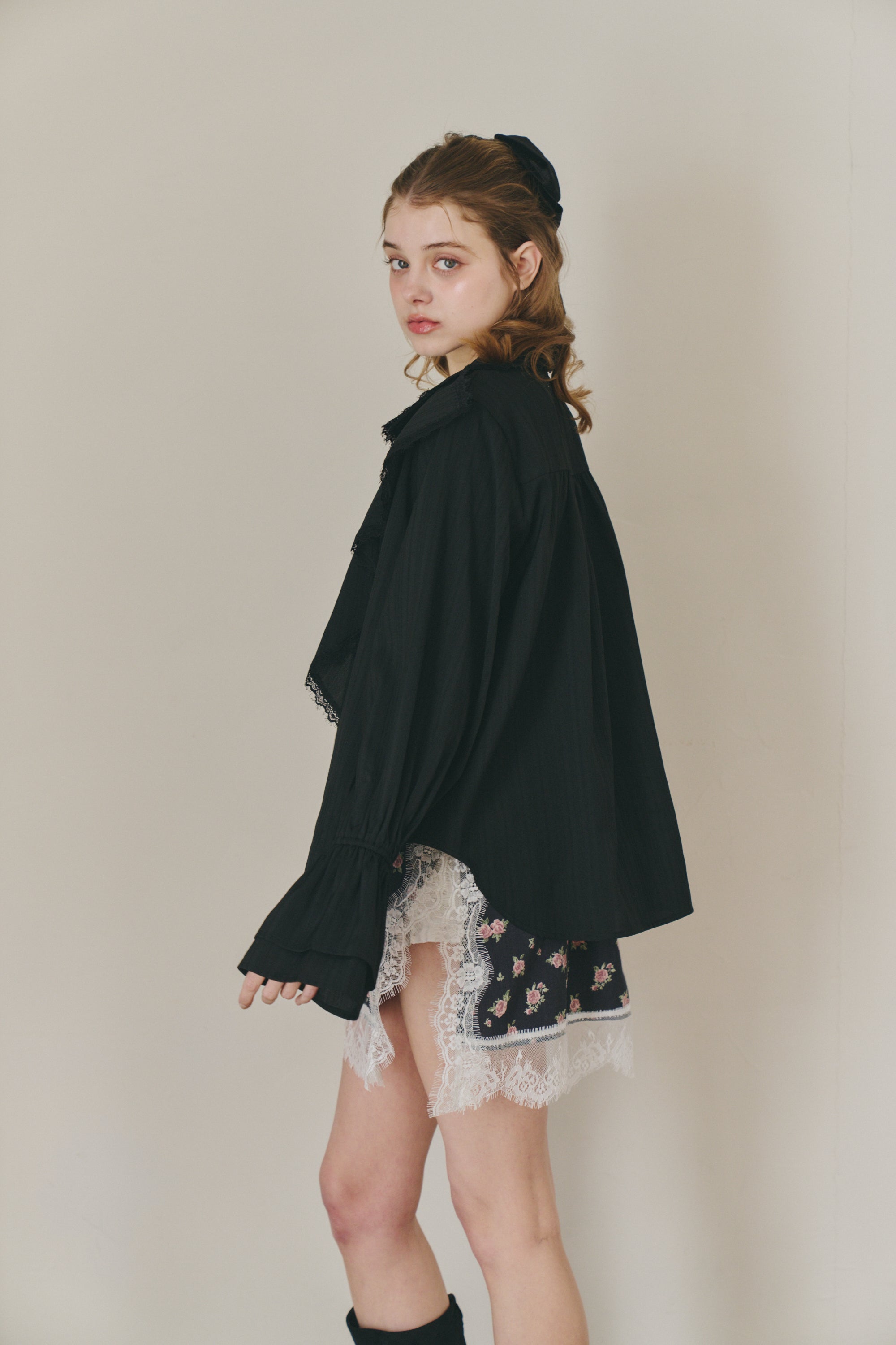 ruffle collared blouse