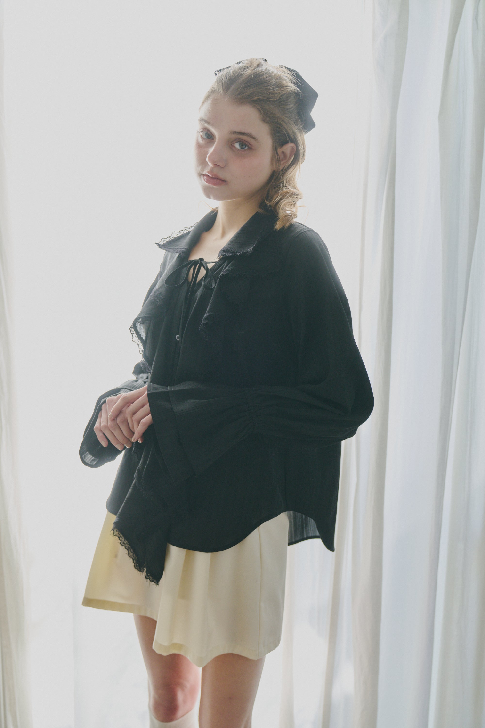 ruffle collared blouse