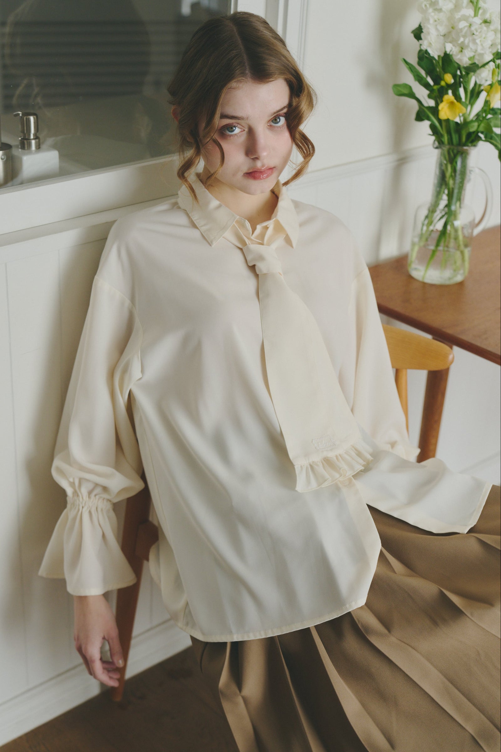 volume sleeve frill tie blouse – idem