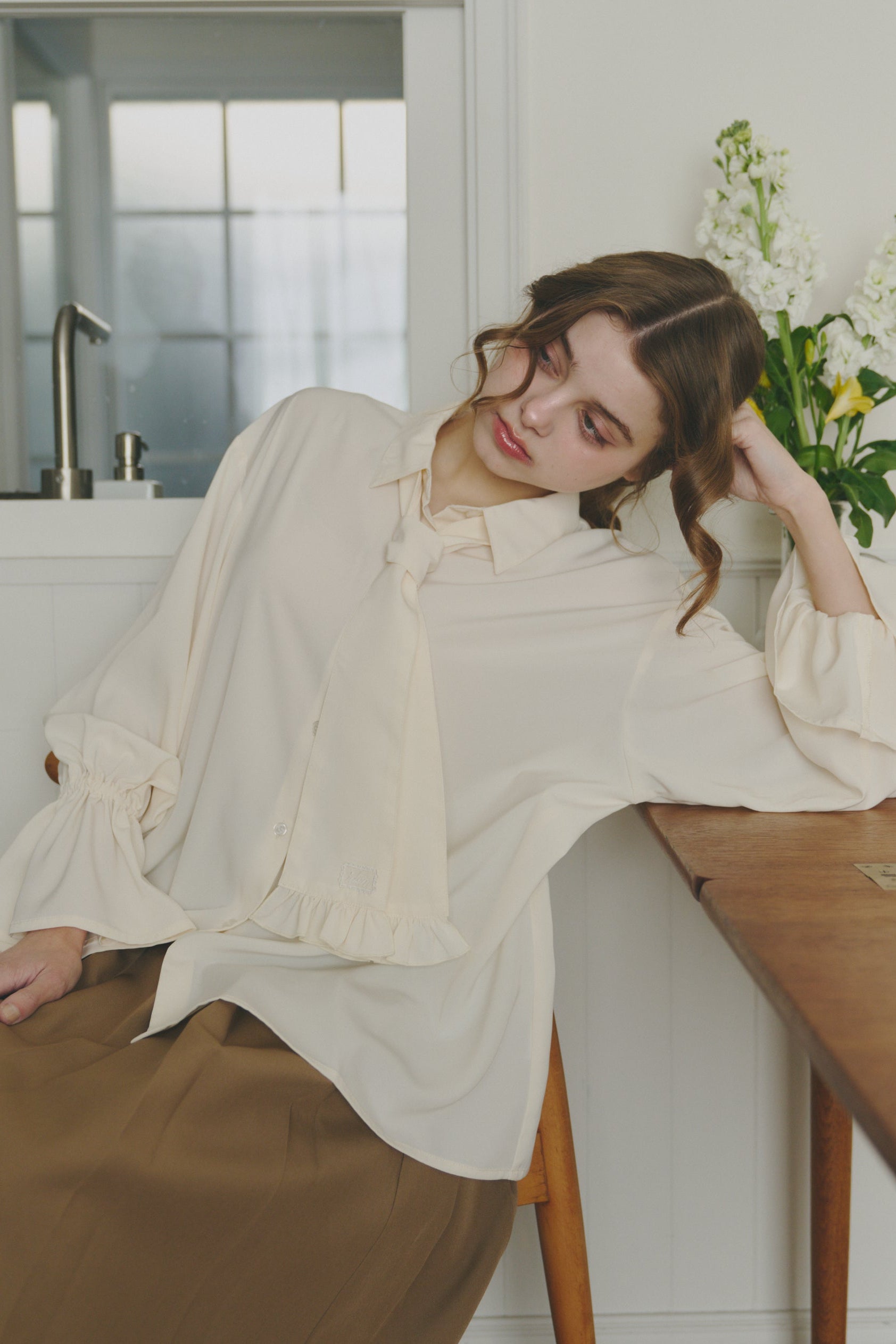 volume sleeve frill tie blouse