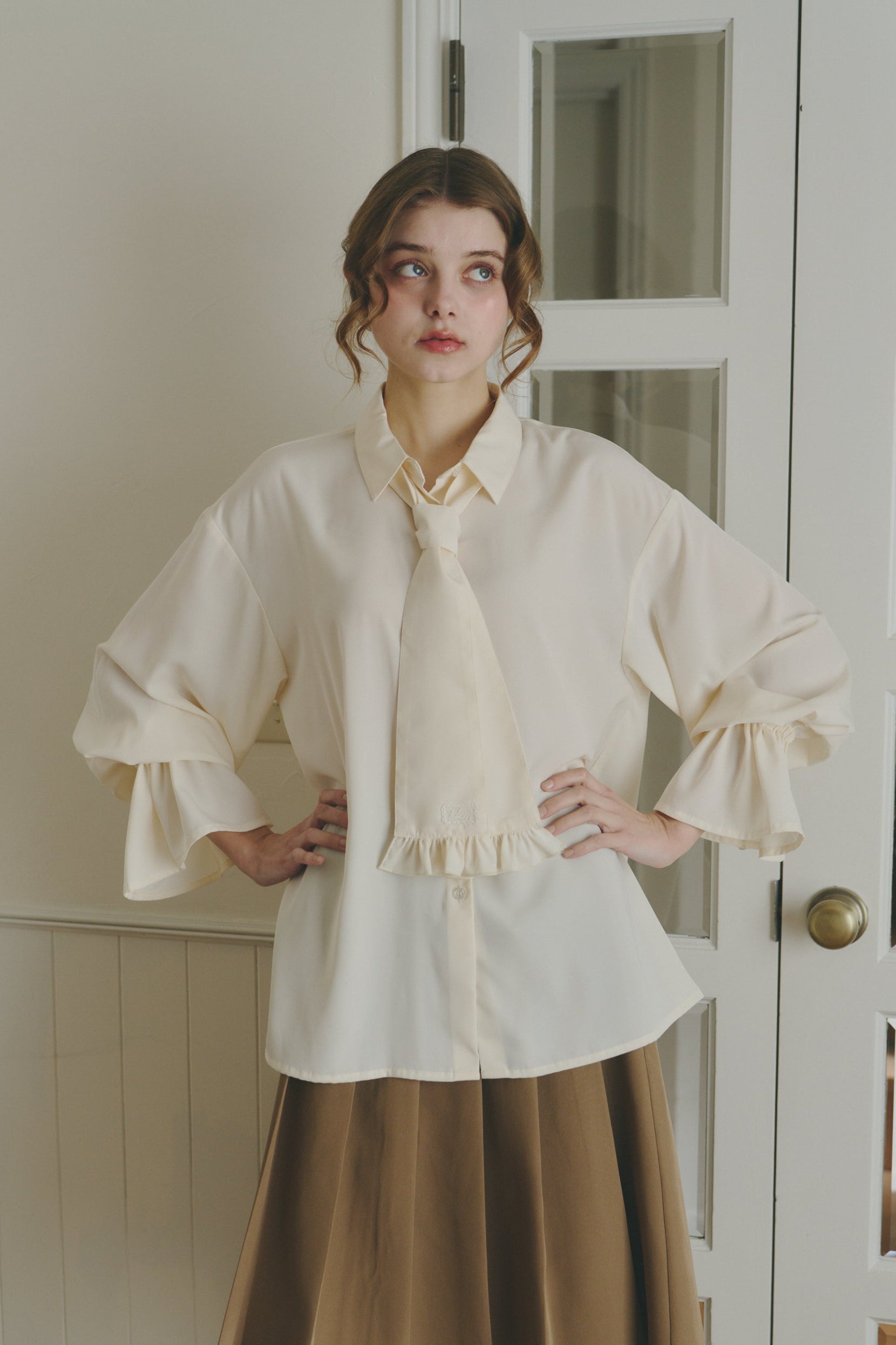 volume sleeve frill tie blouse