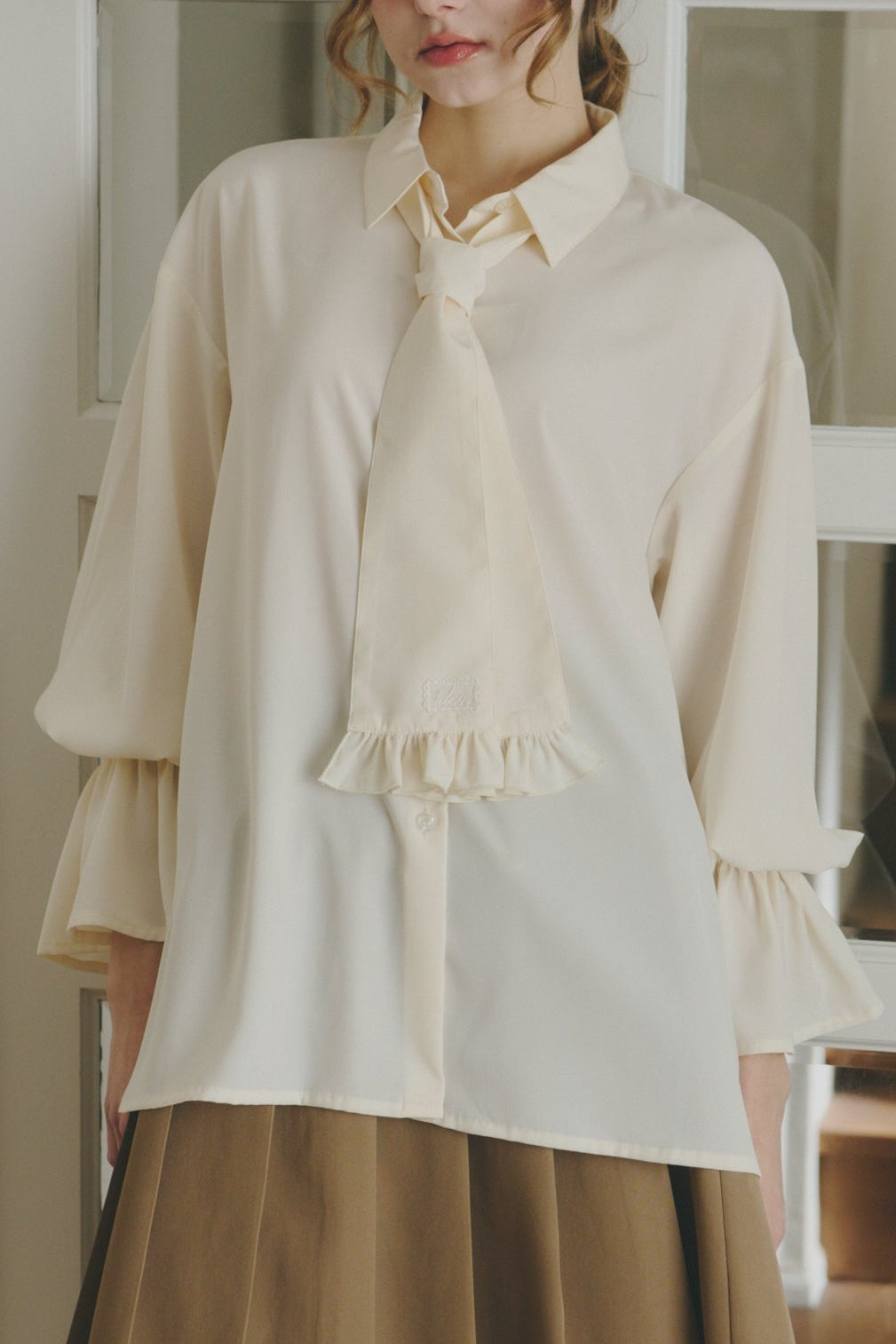 volume sleeve frill tie blouse