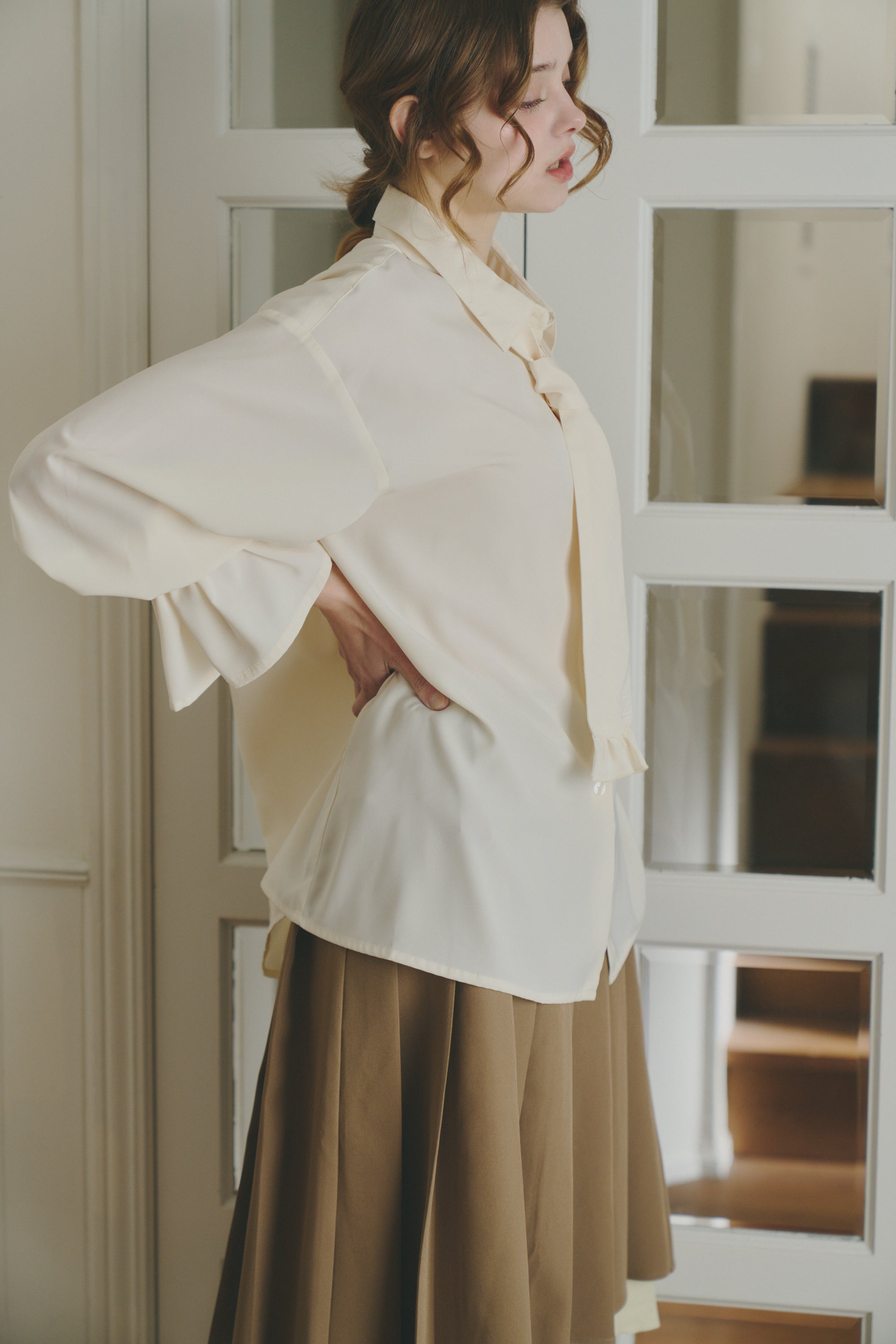 volume sleeve frill tie blouse