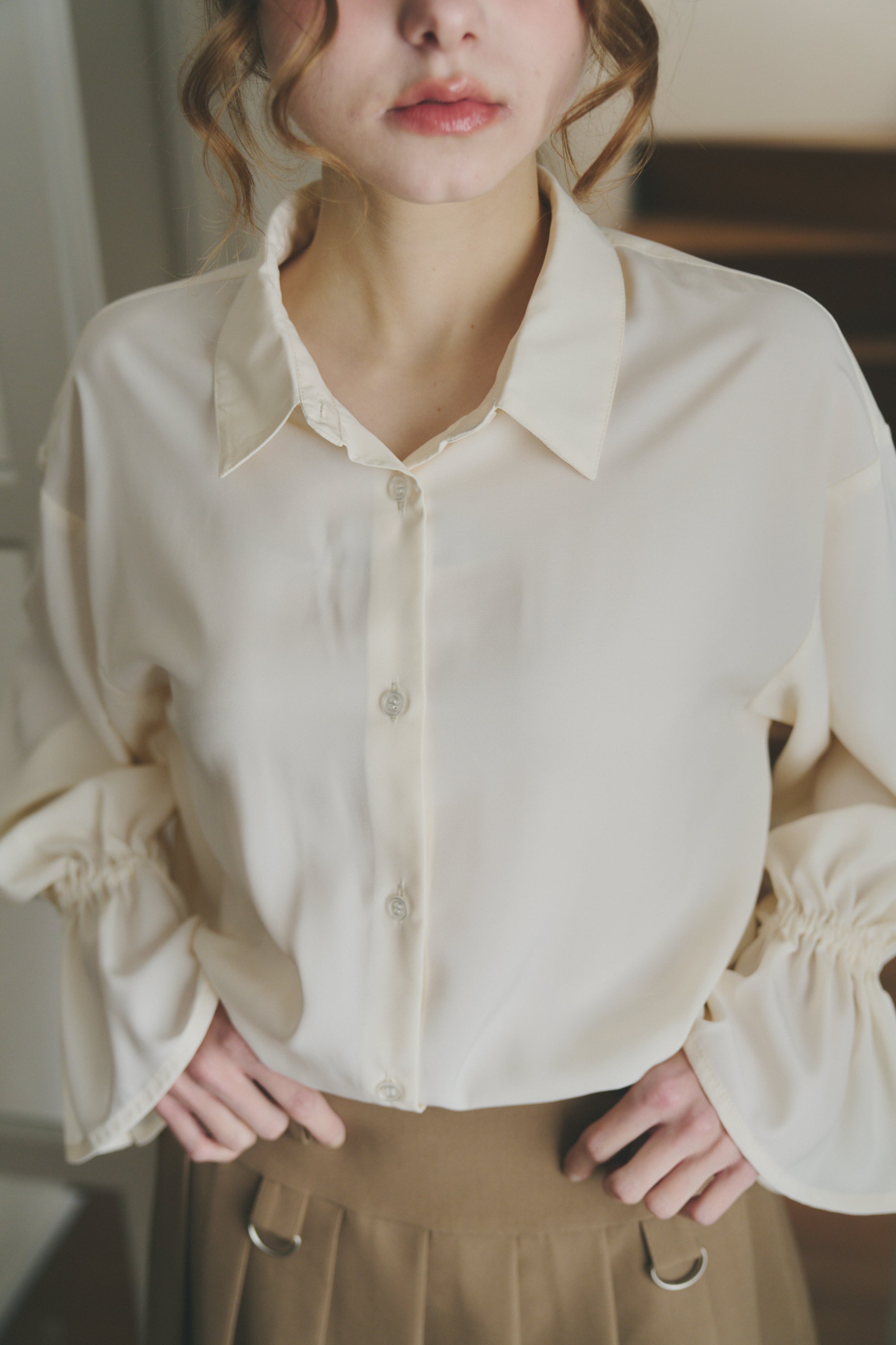 volume sleeve frill tie blouse
