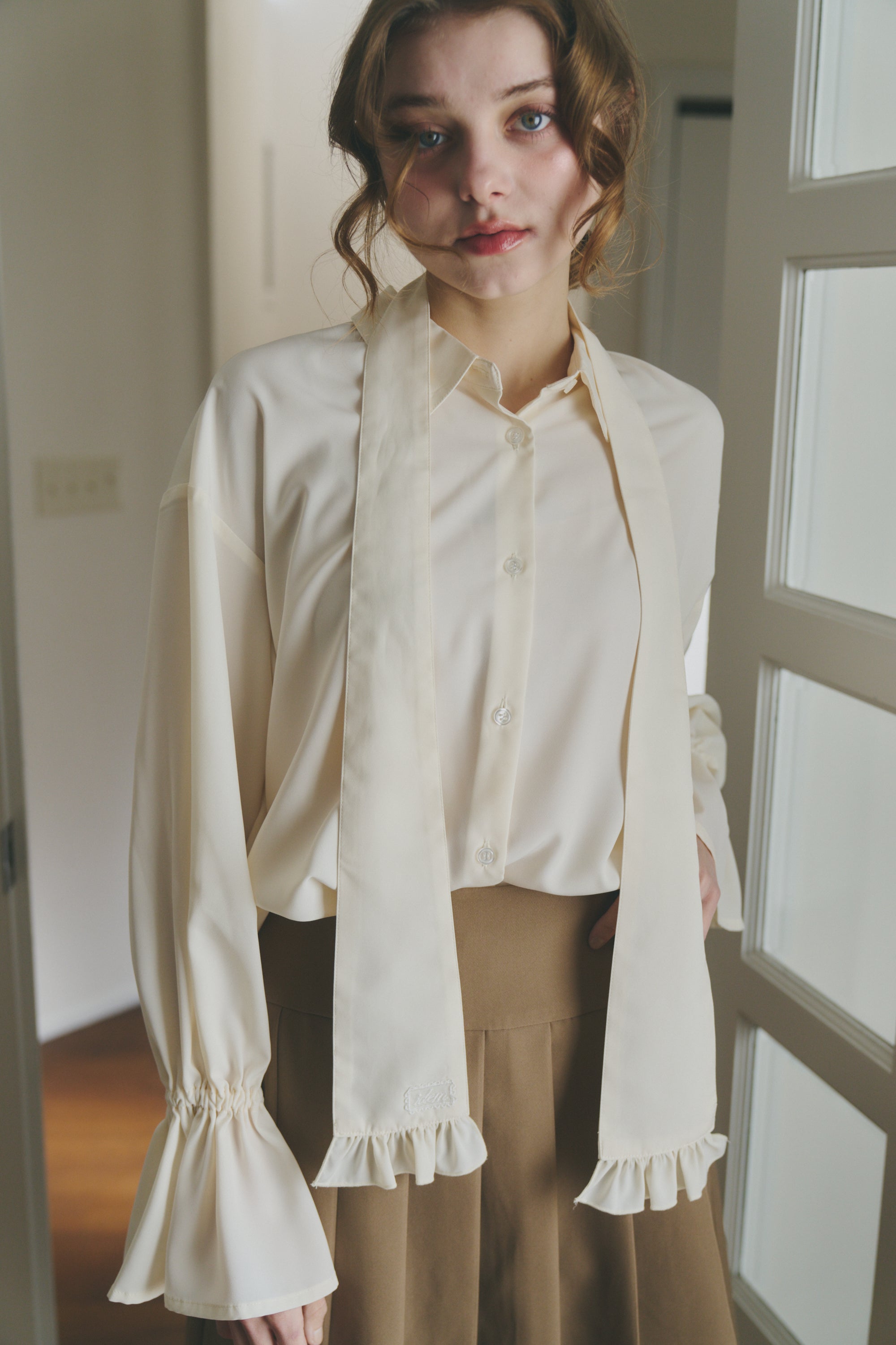 volume sleeve frill tie blouse