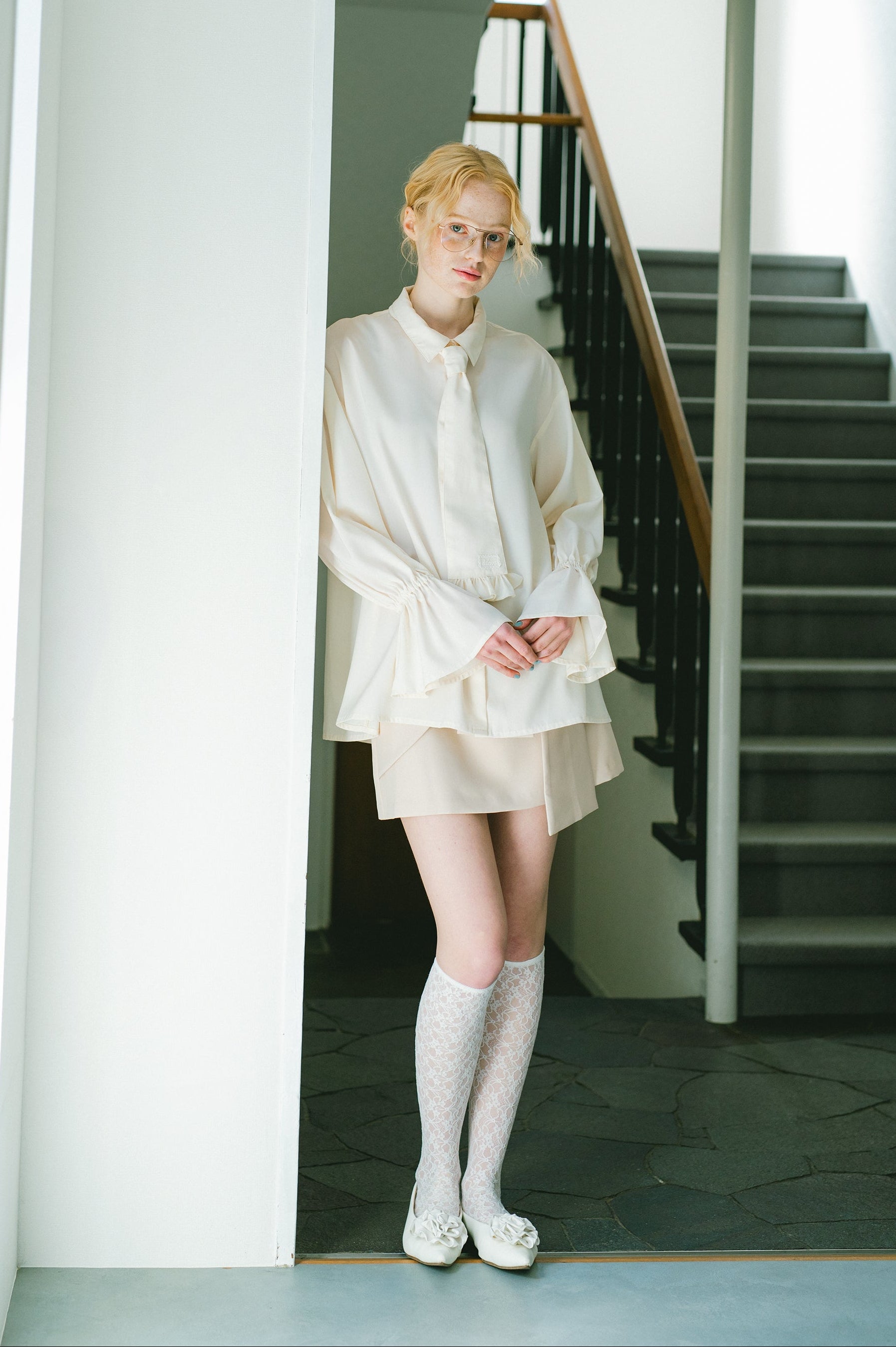 volume sleeve frill tie blouse