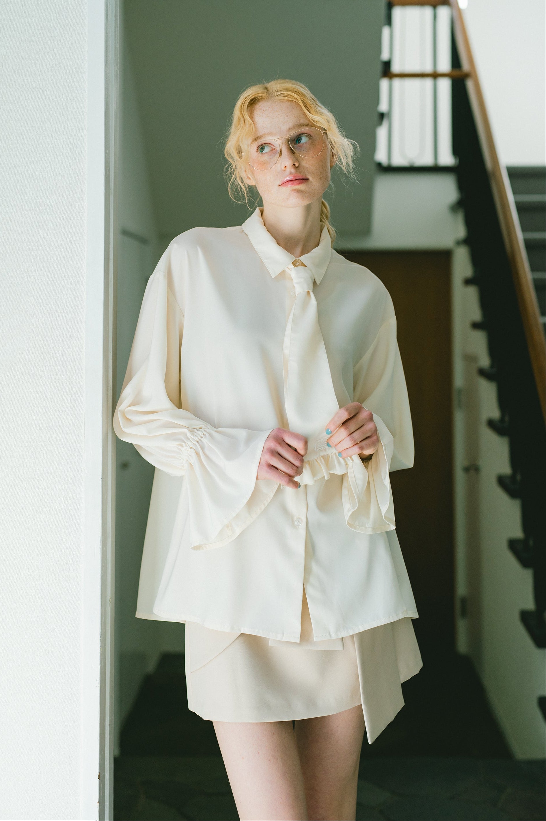 volume sleeve frill tie blouse