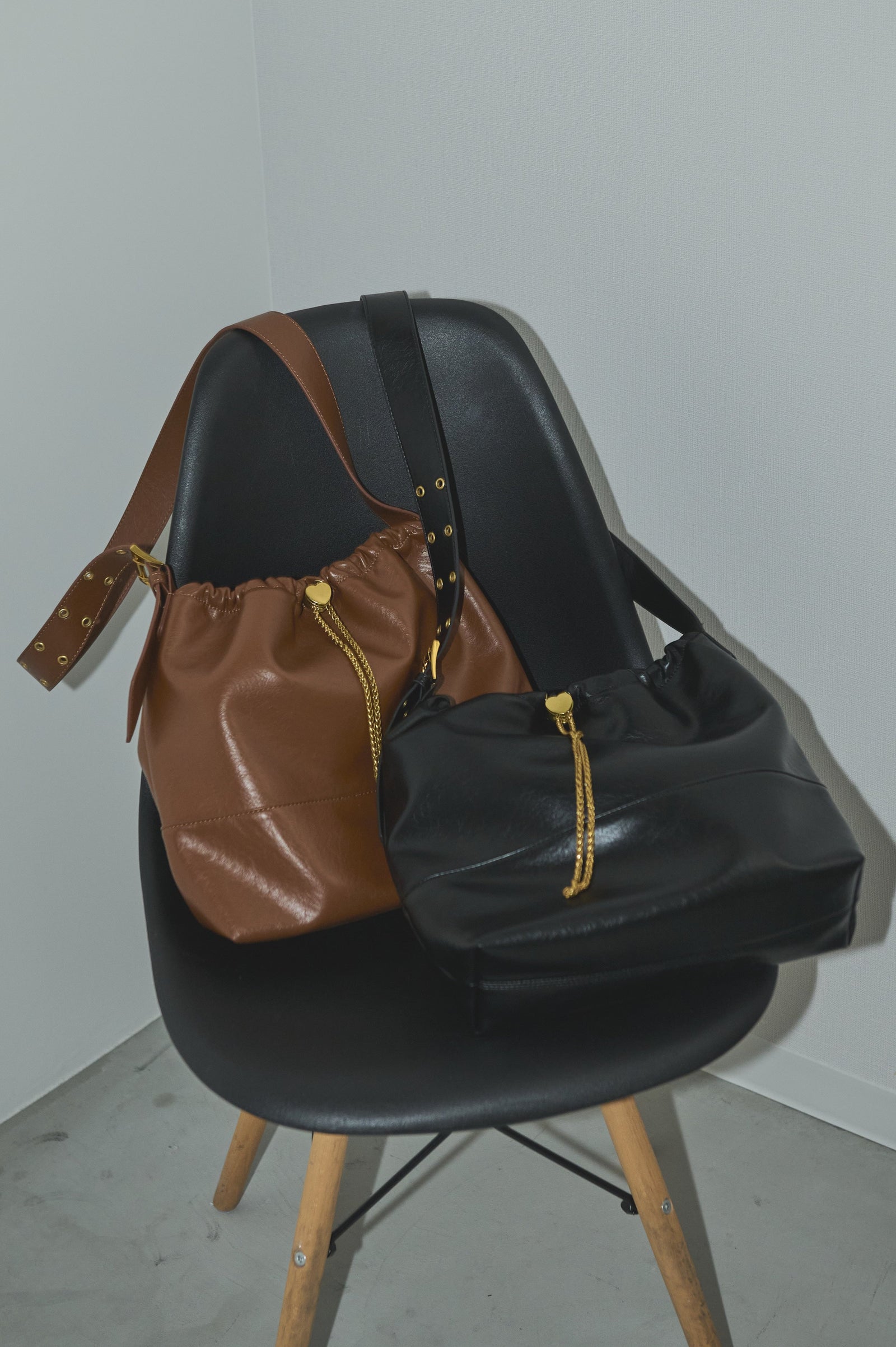 heart charm shoulder bag – idem
