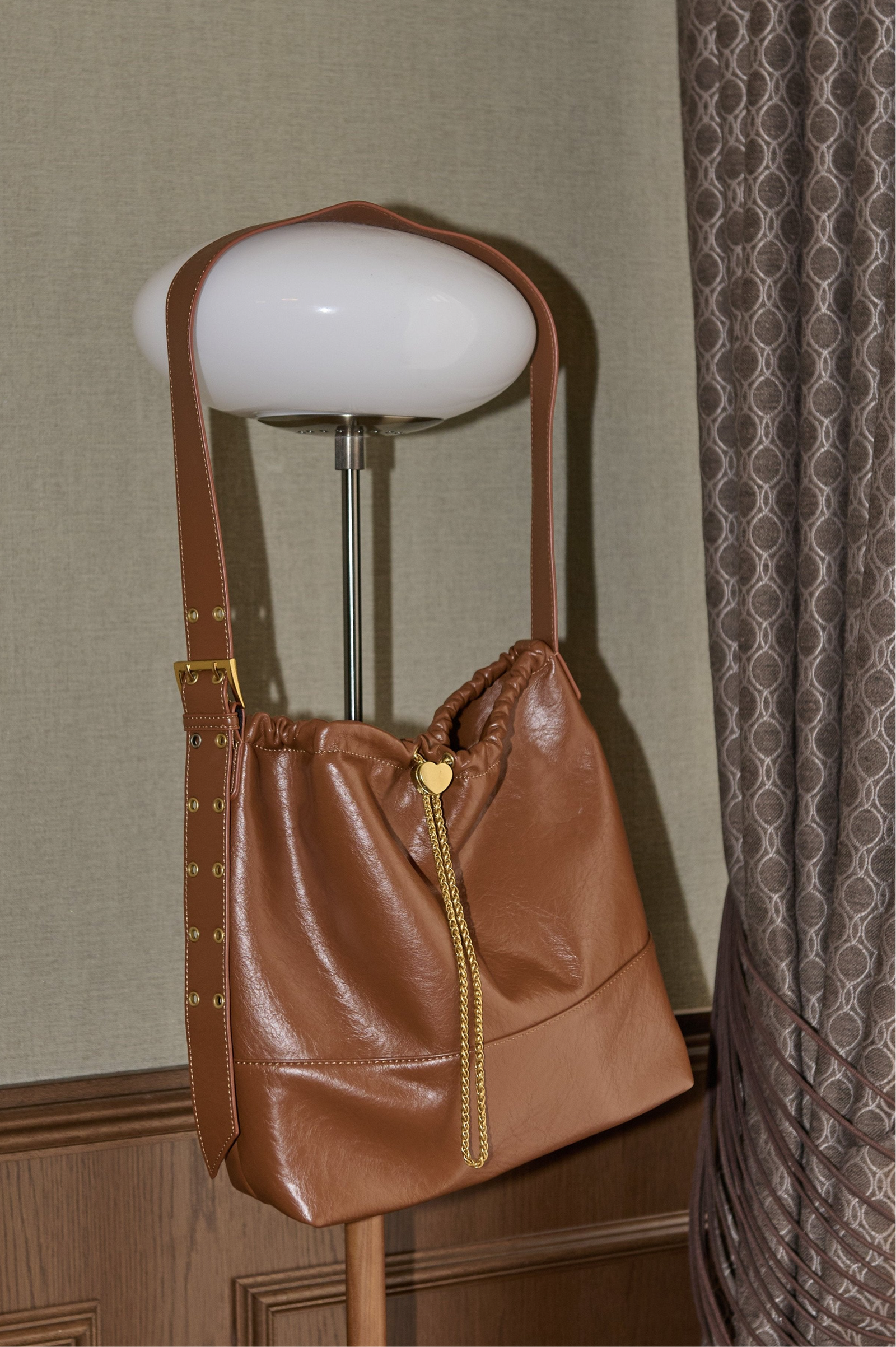 idem heart charm shoulder bag ベージュ heart charm shoulder bag – idem