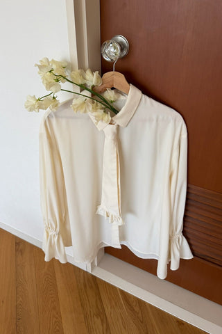 volume sleeve frill tie blouse