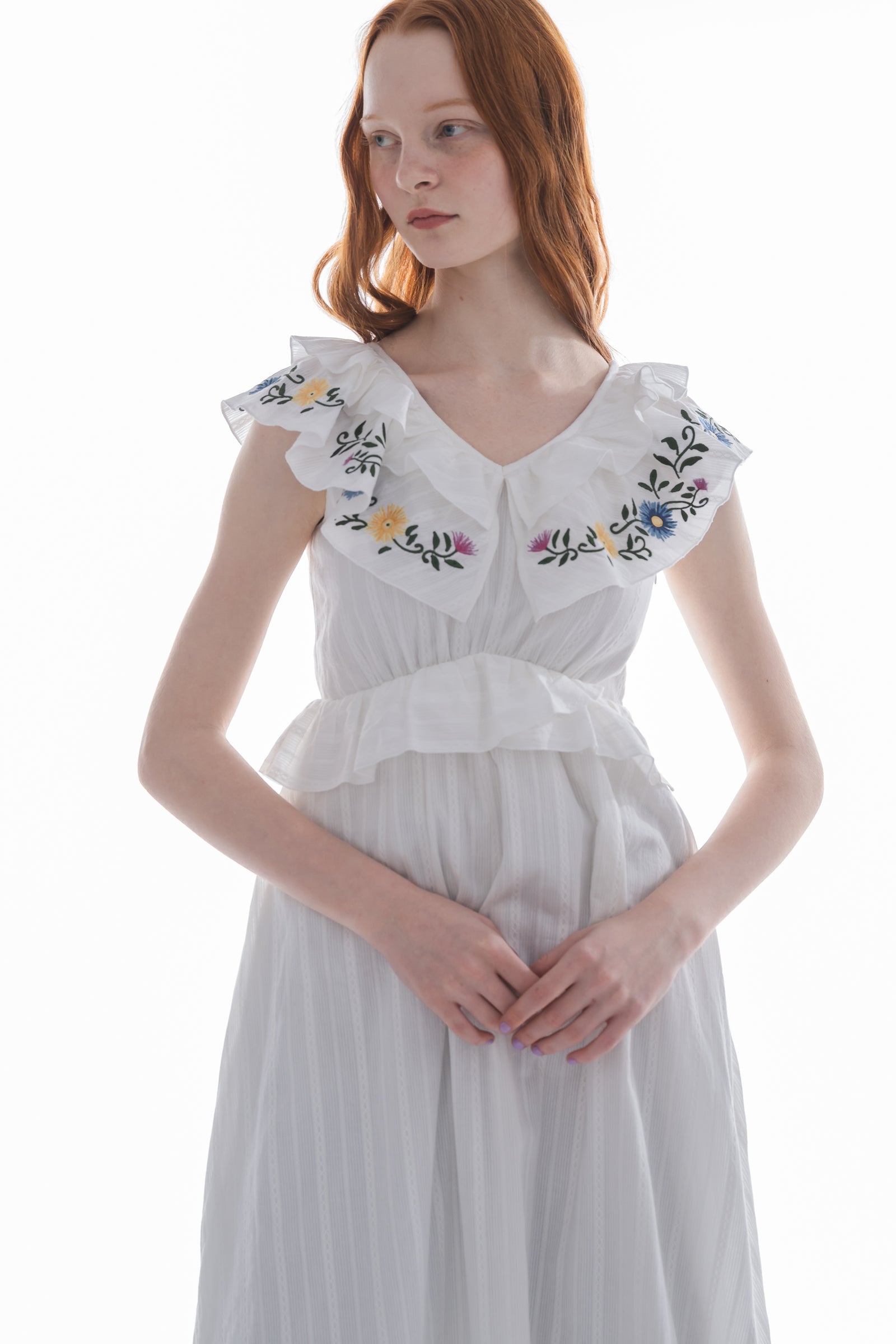 ワンピース dium. Flower embroidery one piece dium. | Flower embroidery one piece 柔らかなホワイト
