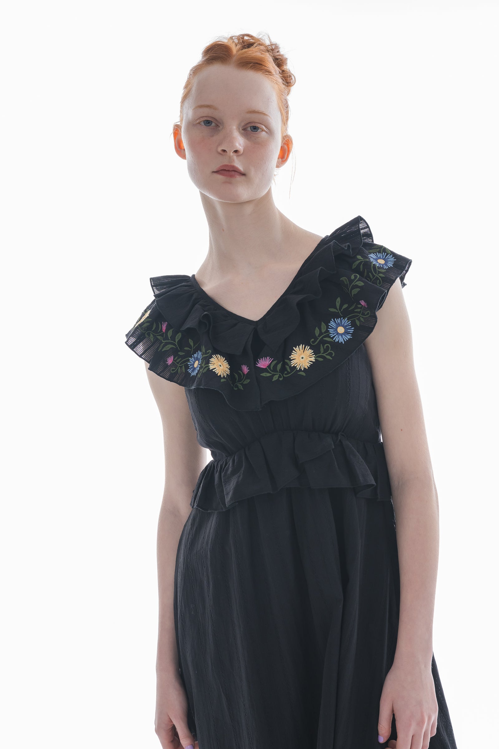dium. Flower embroidery one piece ワンピース dium. | Flower embroidery one piece 柔らかなホワイト